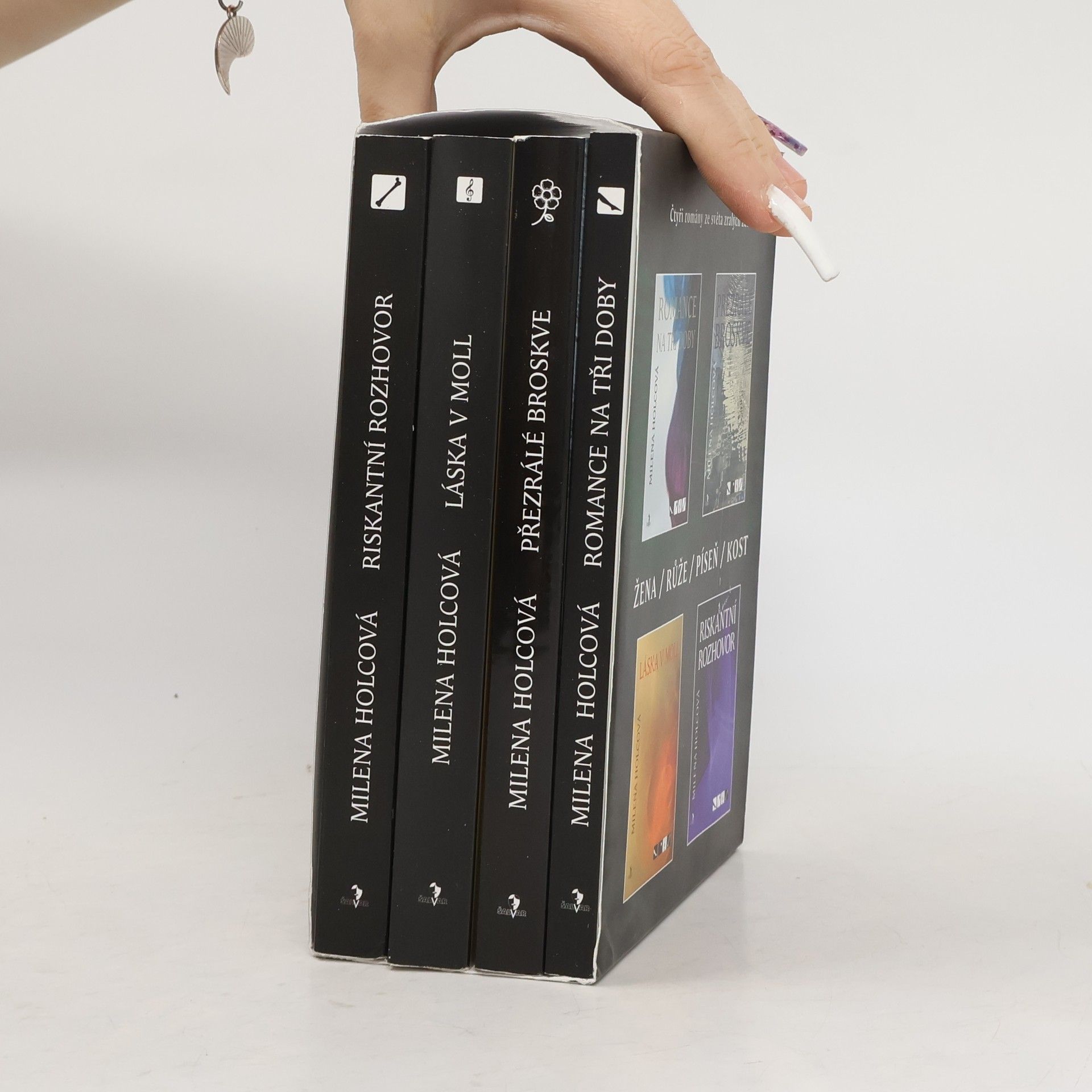 Milena Holcová Žena Růže Píseň Kost