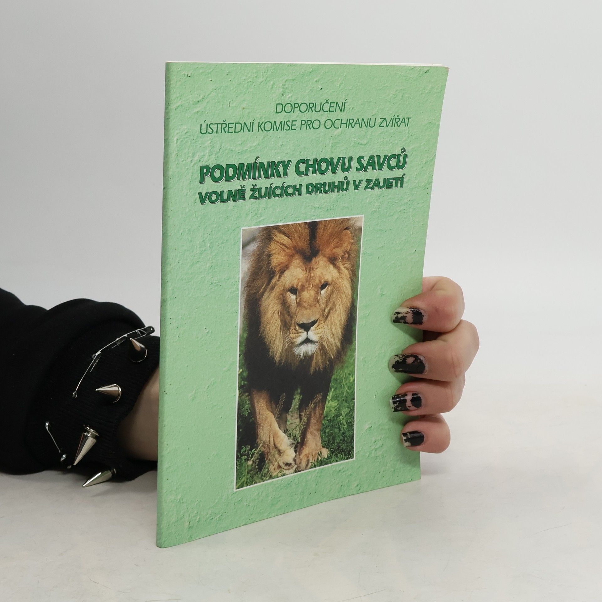 Dana Holečková Podmínky chovu savců volně žijících druhů v zajetí