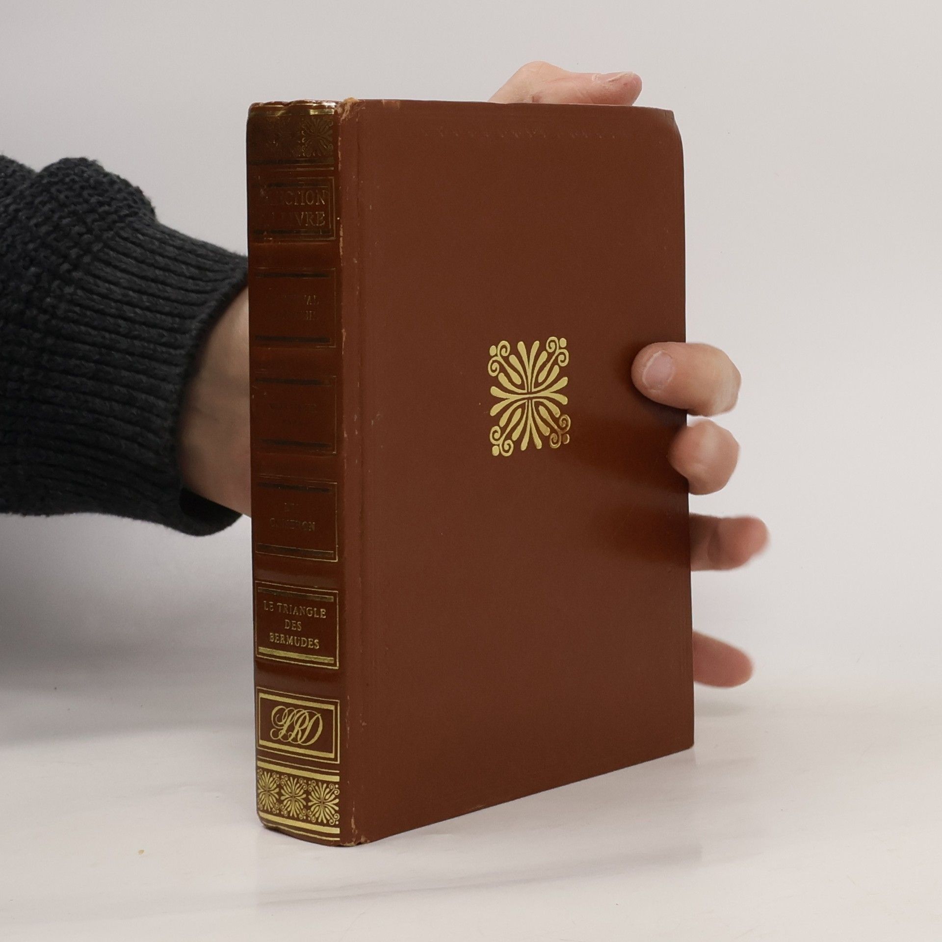 Sélection du livre: Le Cheval d'orgueil, Monsieur Papa, Les Cameron, Le Triangle des Bermudes