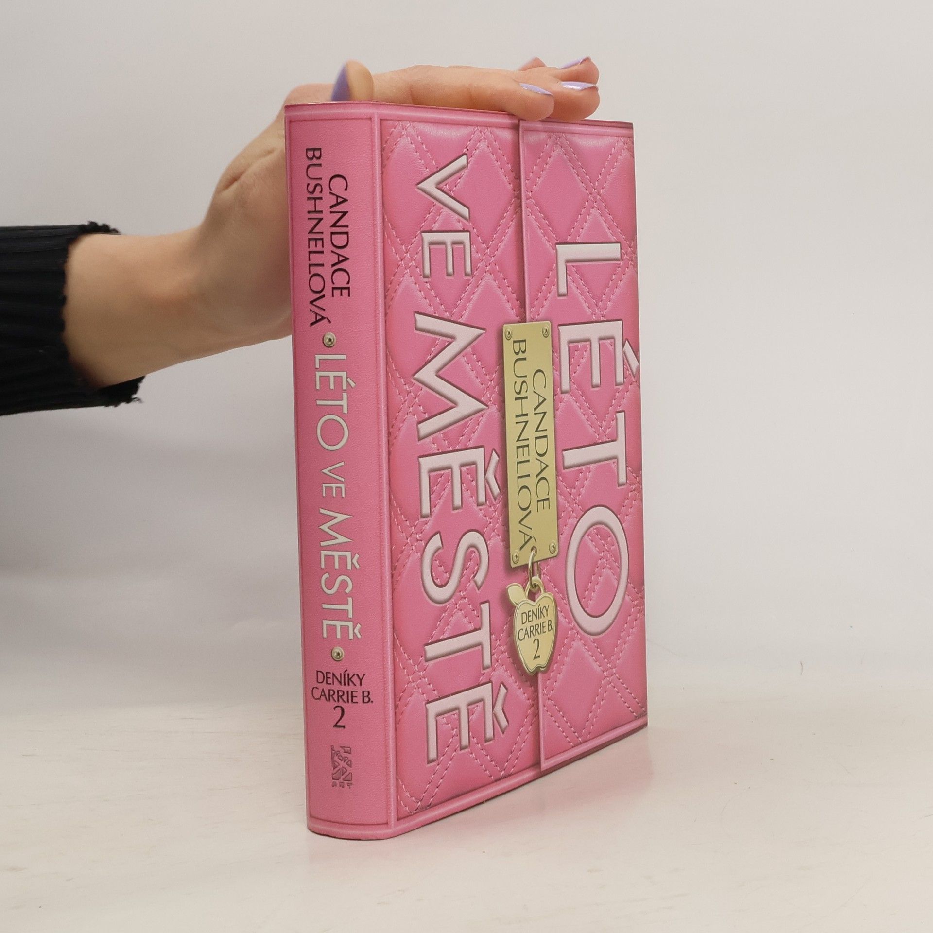 Candace Bushnell Deníky Carrie B. 2, Léto ve městě