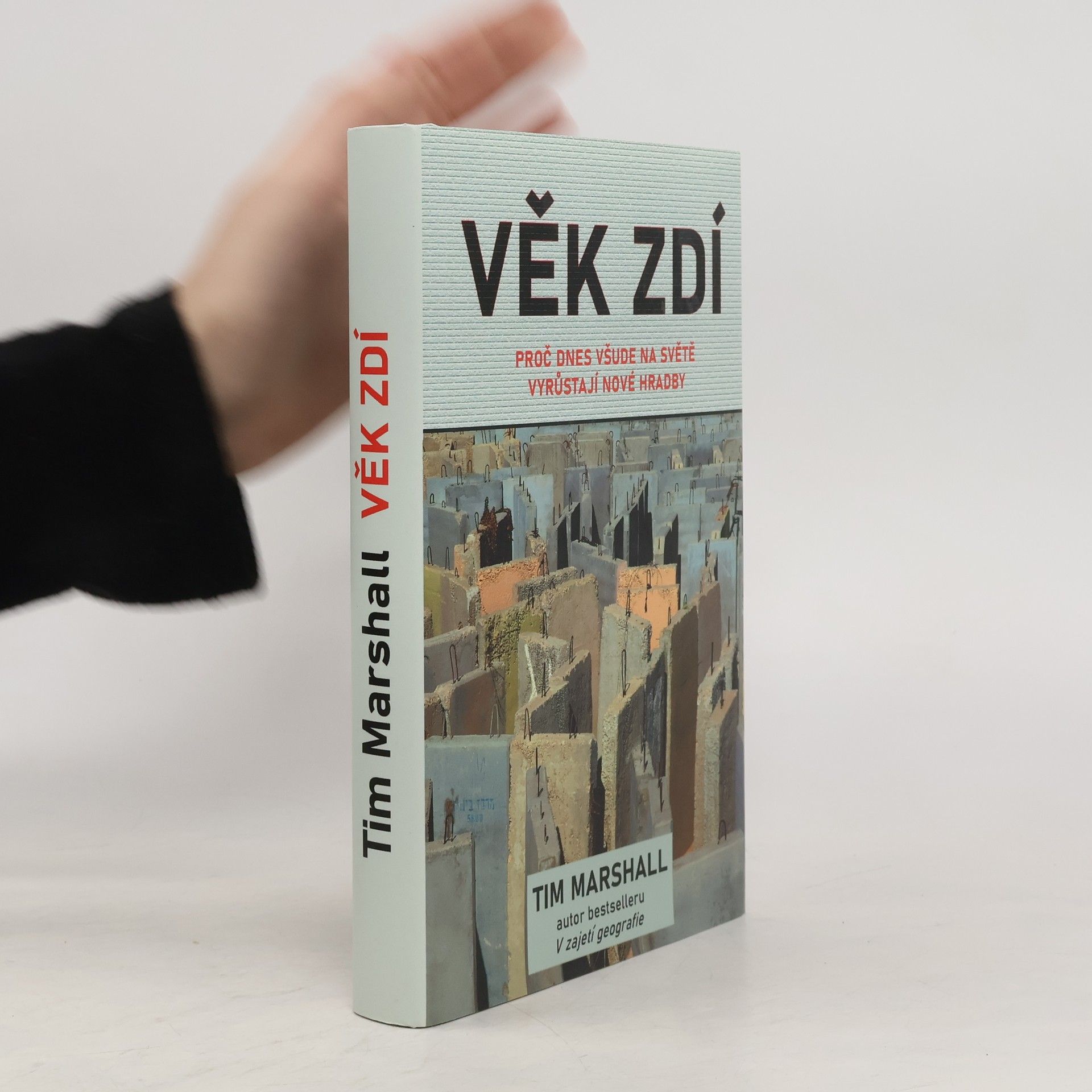 Tim Marshall Věk zdí: Proč dnes všude na světě vyrůstají nové hradby