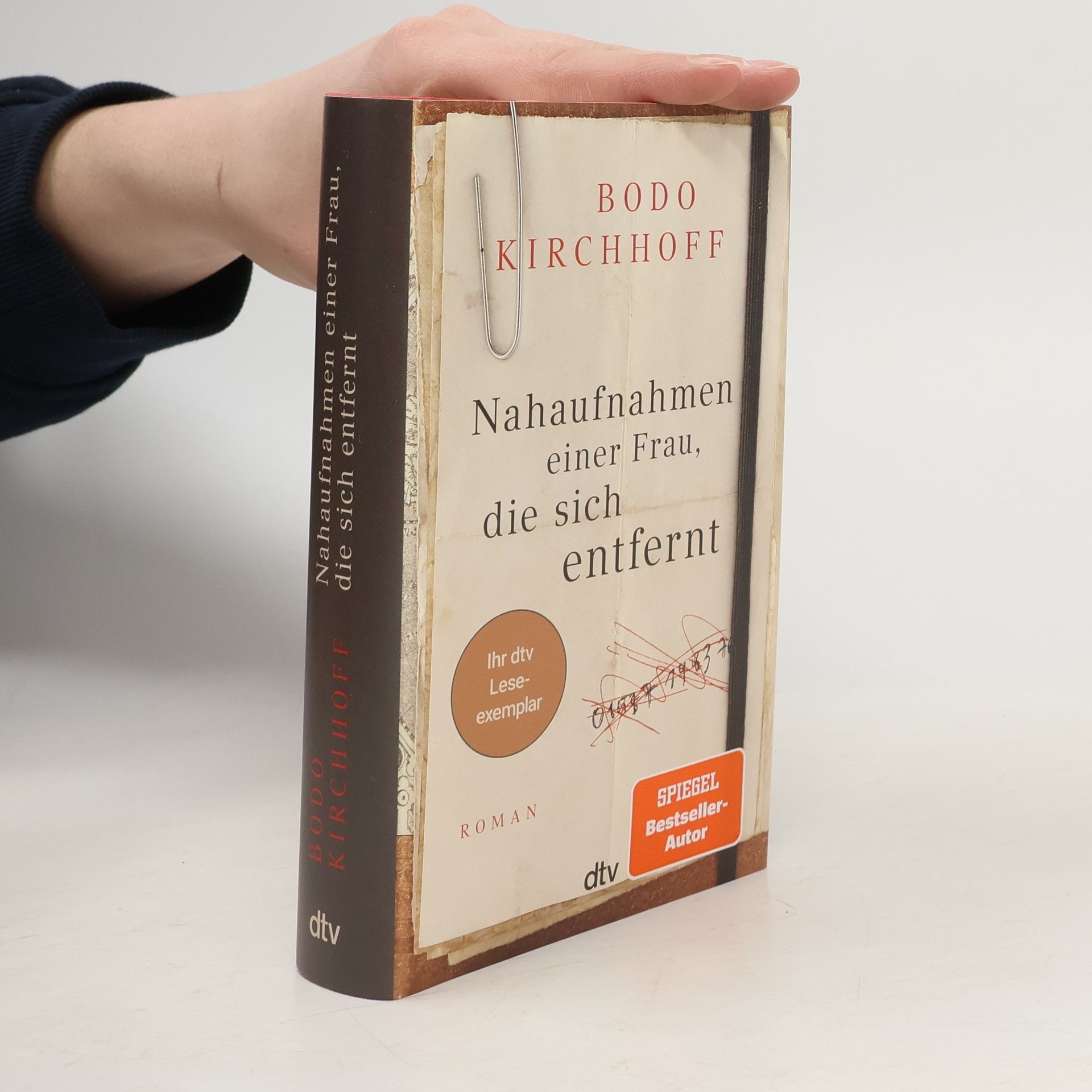 Bodo Kirchhoff Nahaufnahmen einer Frau, die sich entfernt