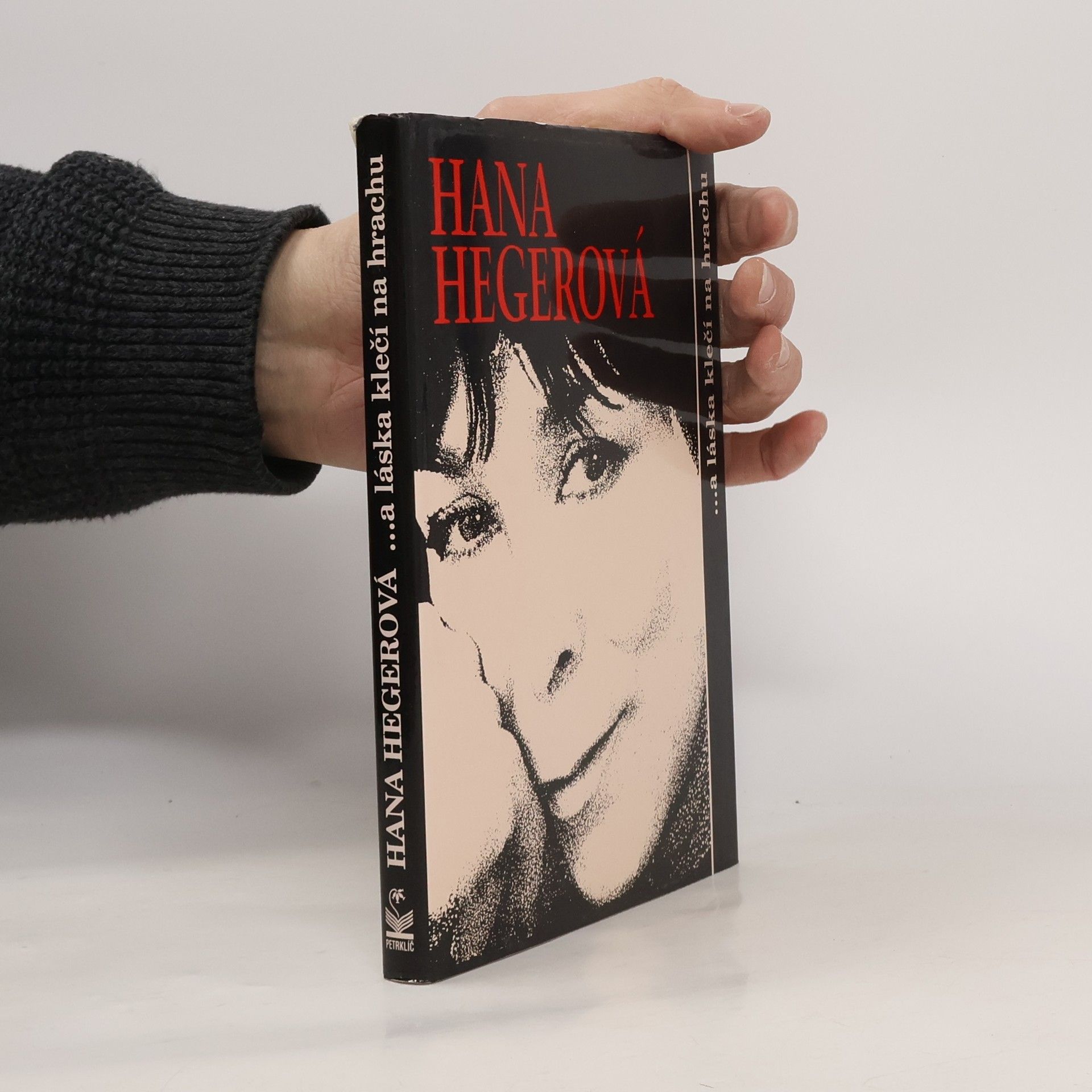 Hana Hegerová. A láska klečí na hrachu