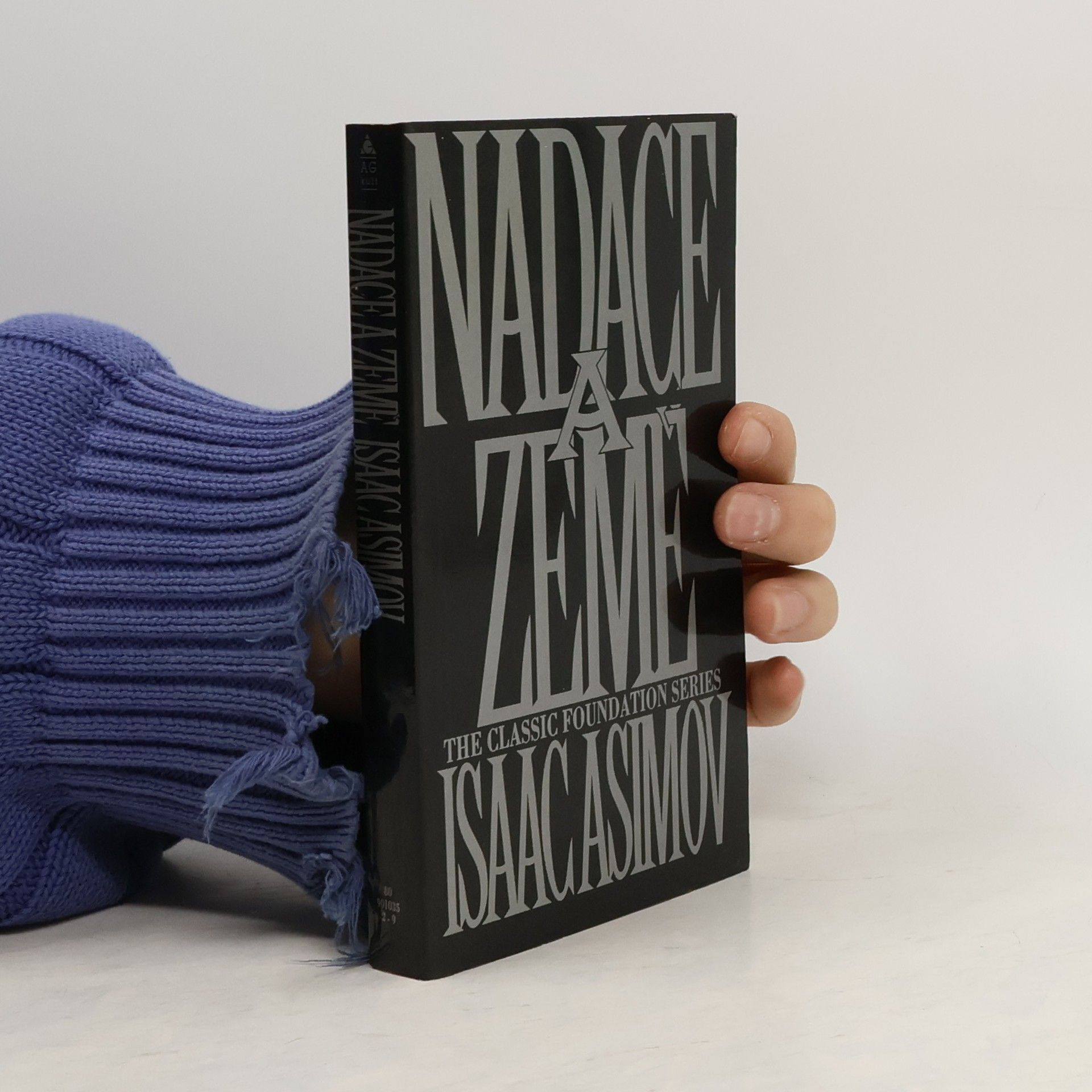Isaac Asimov Nadace a Země