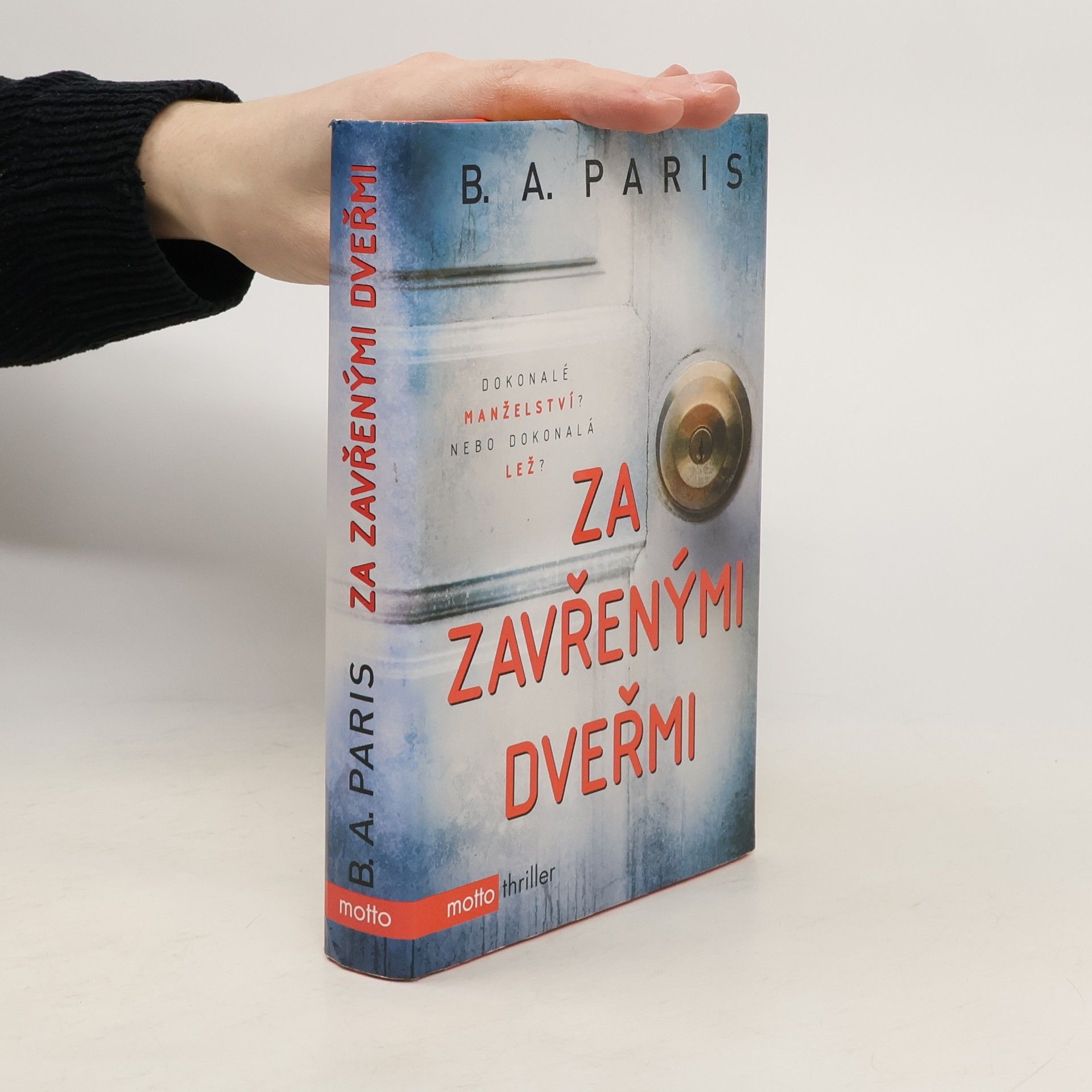B. A. Paris Za zavřenými dveřmi