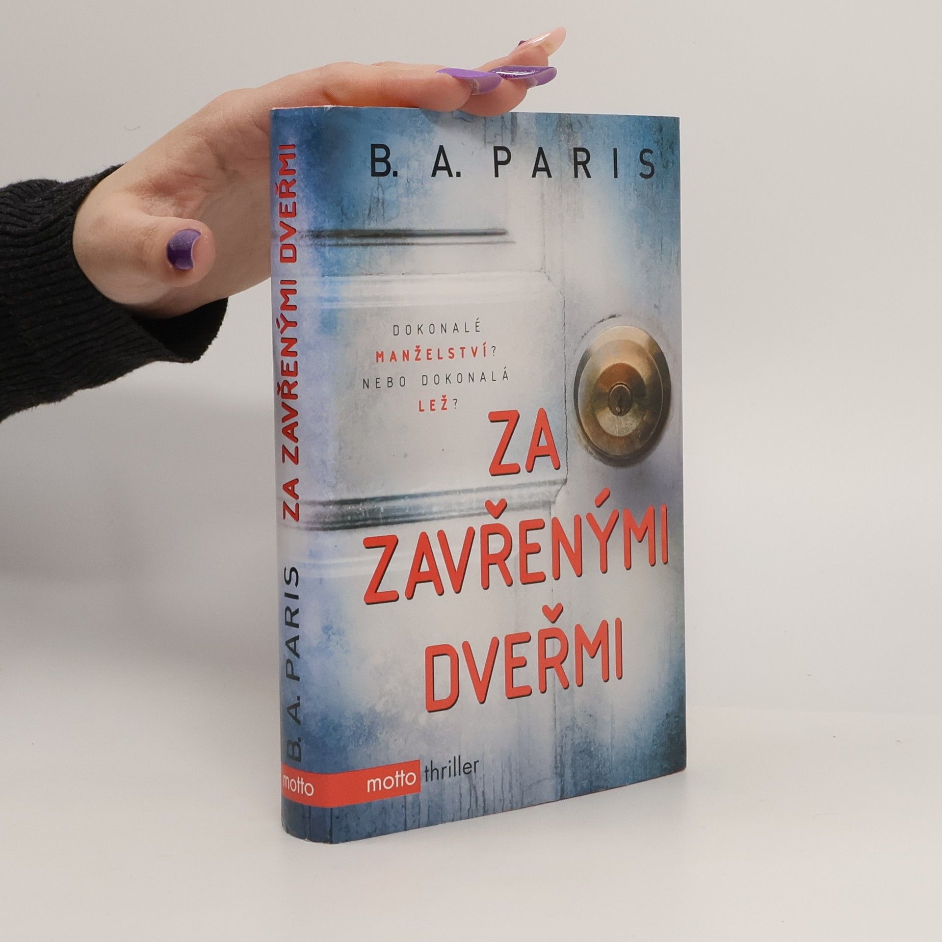 B.A. Paris Za zavřenými dveřmi