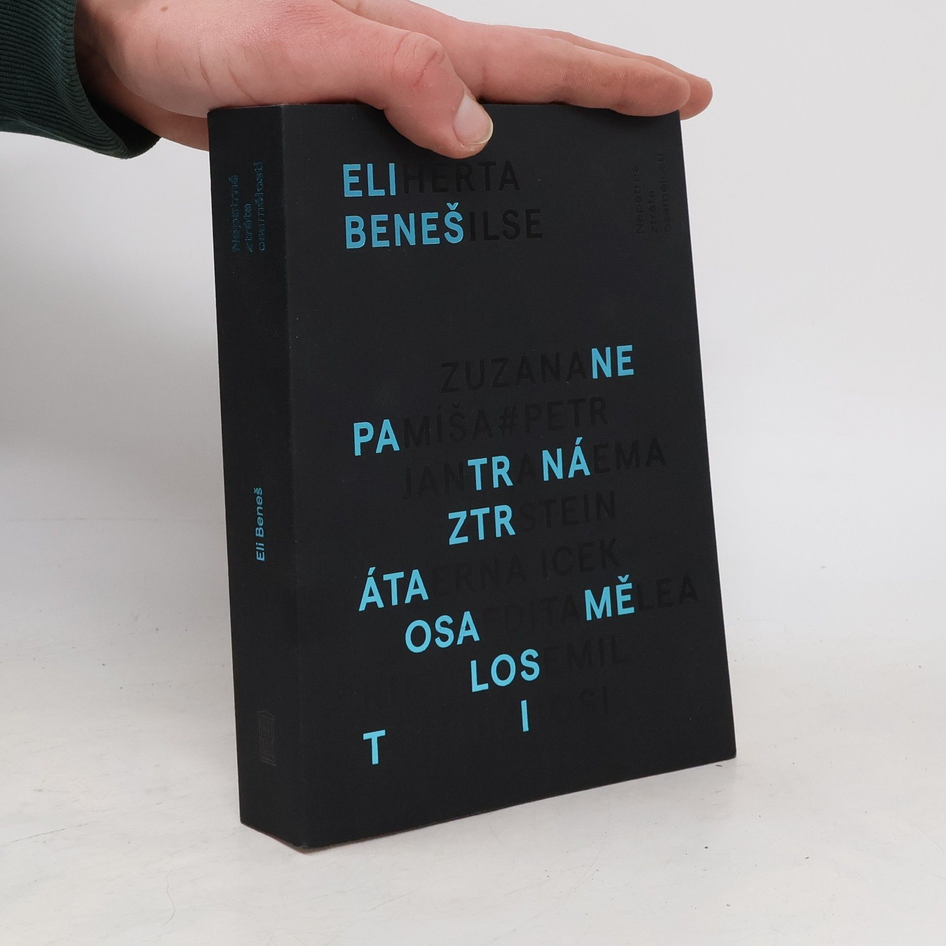 Eli Beneš Nepatrná ztráta osamělosti