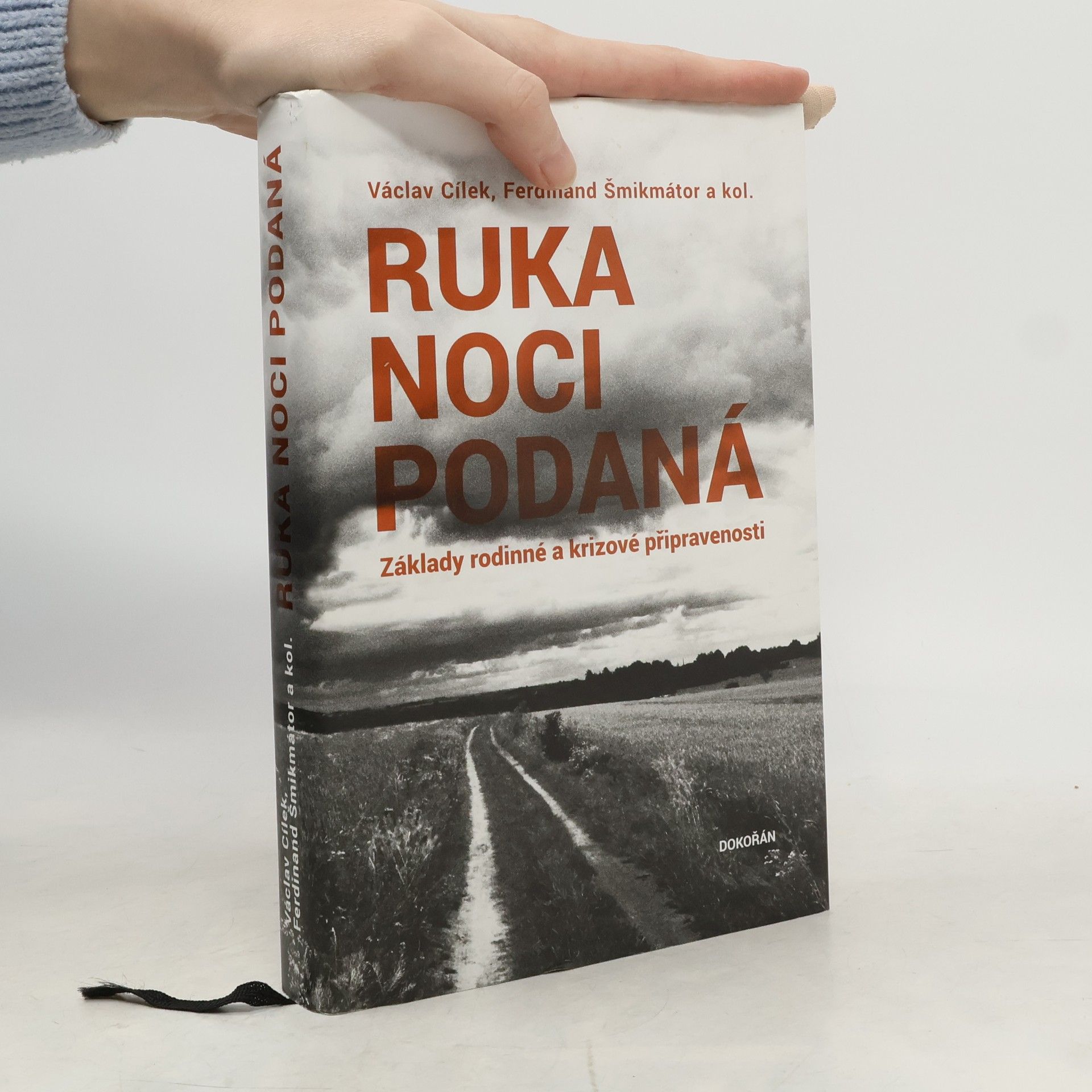Václav Cílek Ruka noci podaná. Základy rodinné a krizové připravenosti