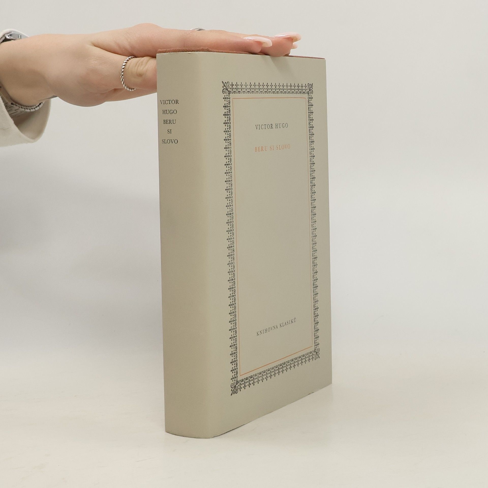 Victor Hugo Beru si slovo