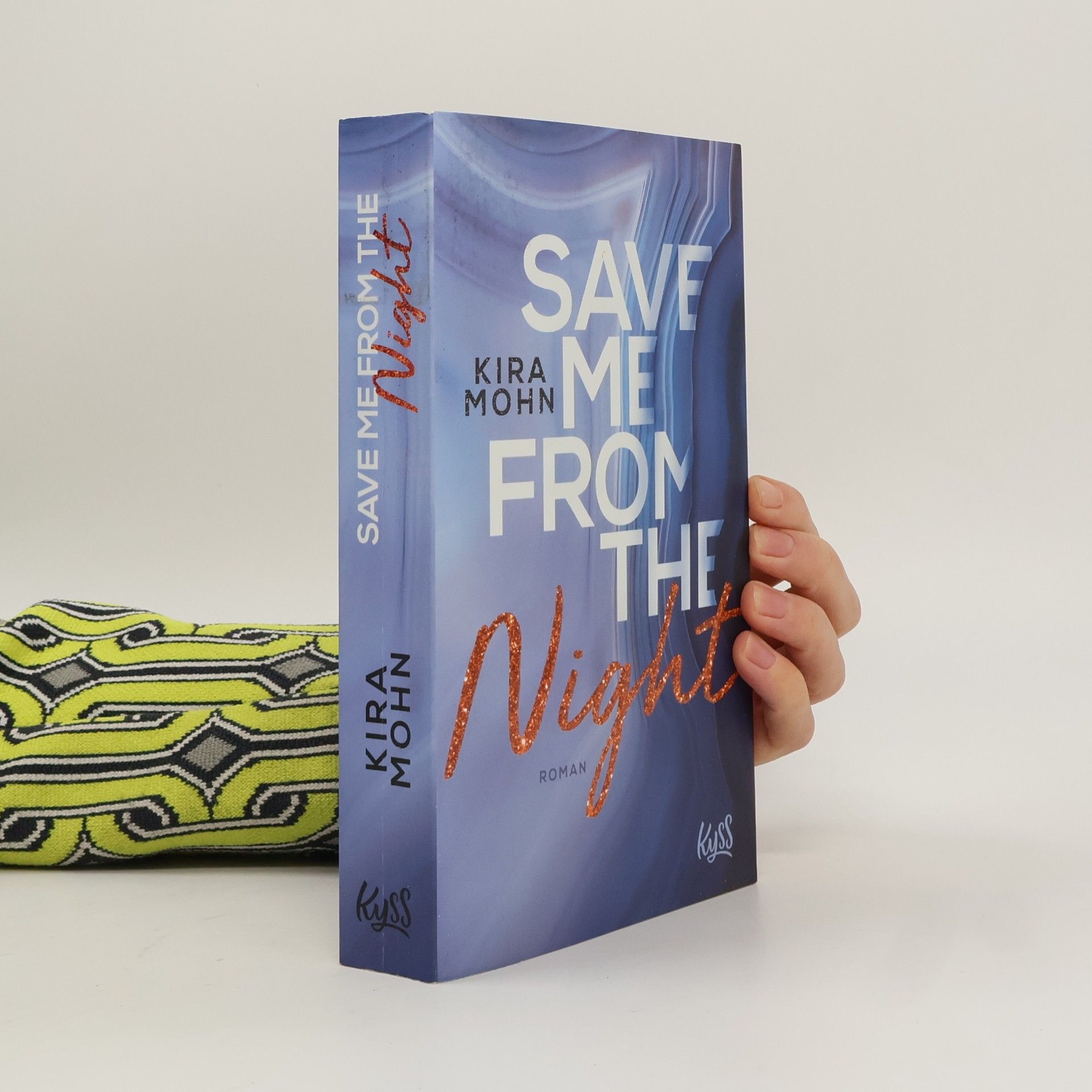 Kira Mohn Save me from the night