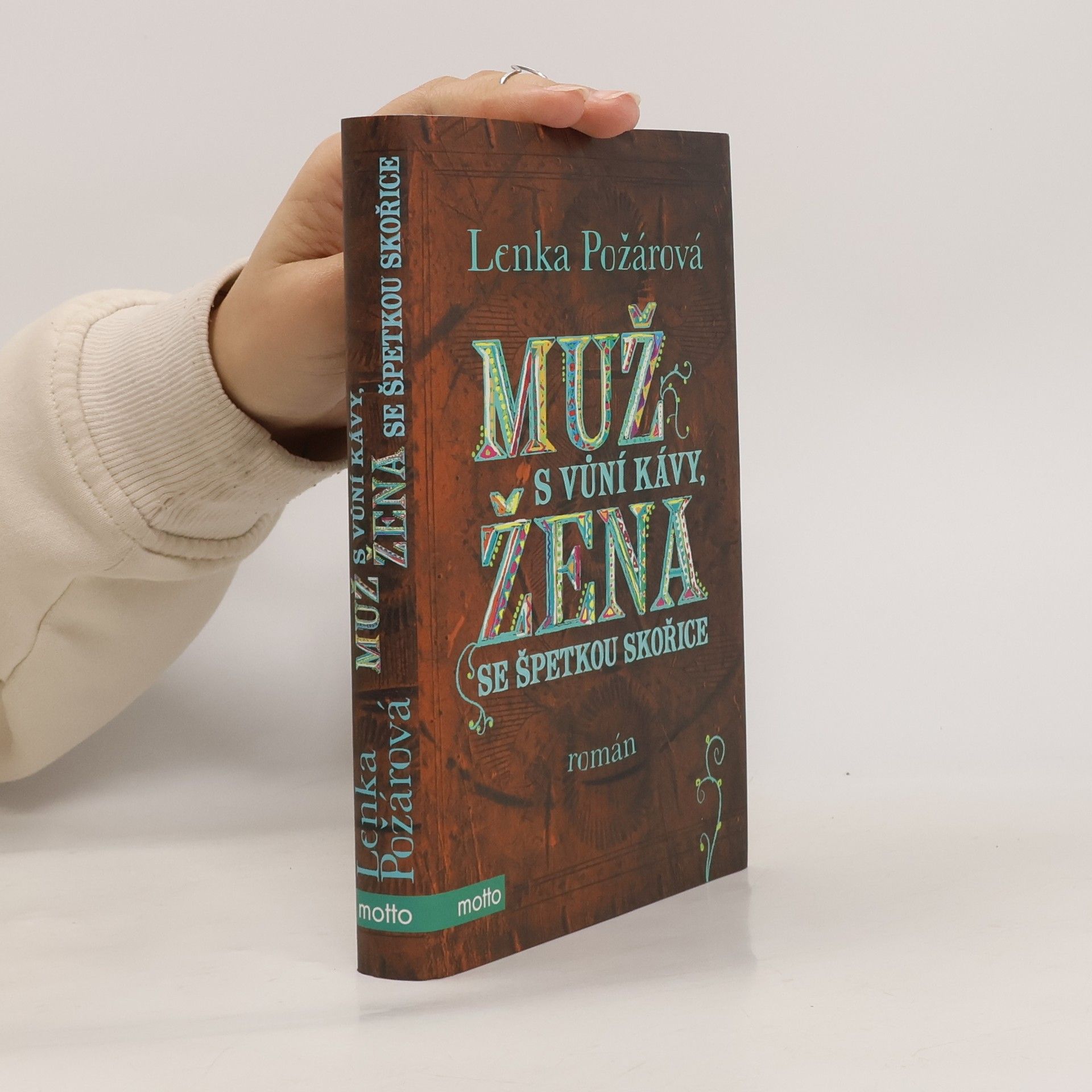 Lenka Požárová Muž s vůní kávy, žena se špetkou skořice