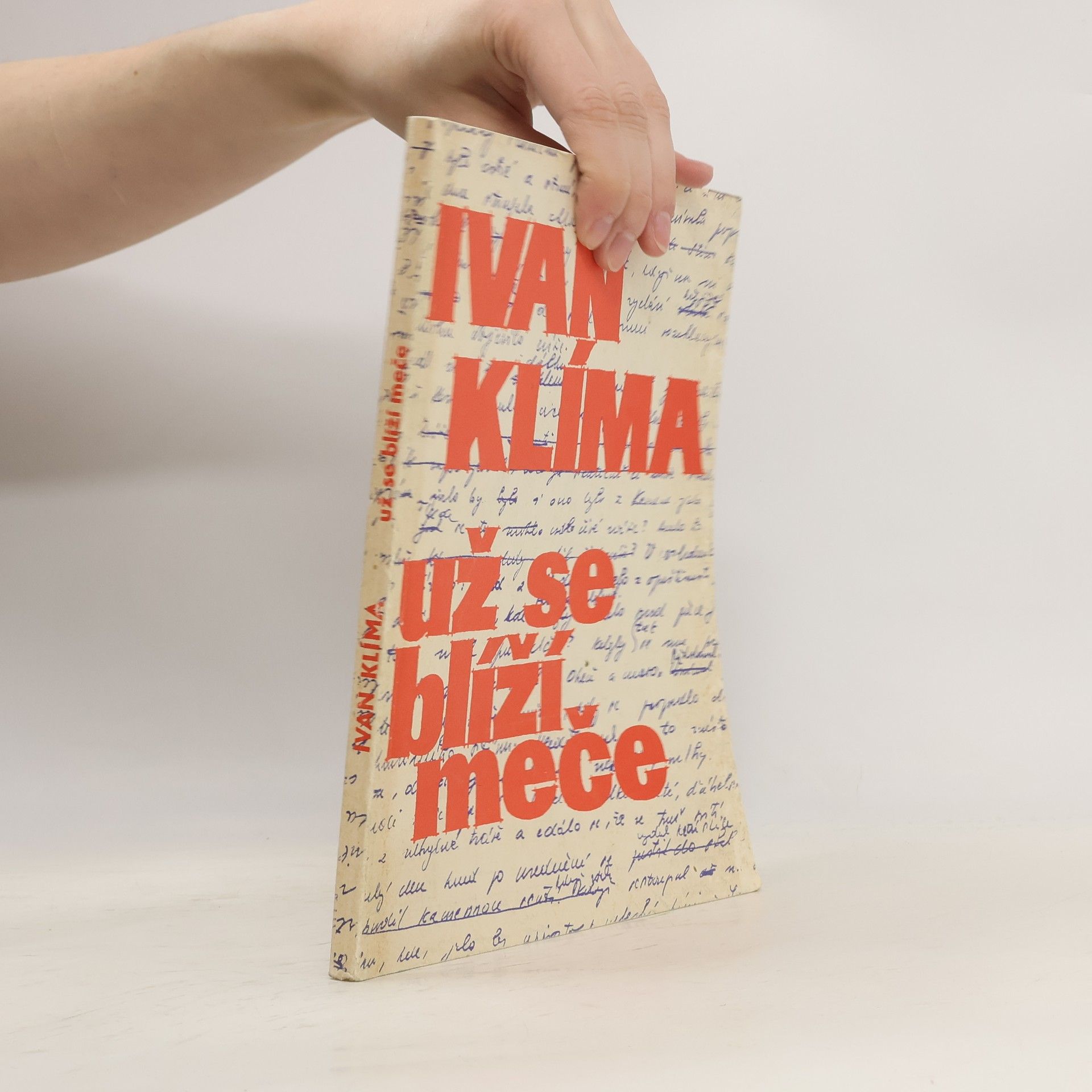 Ivan Klíma Už se blíží meče. Eseje, fejetony, rozhovory