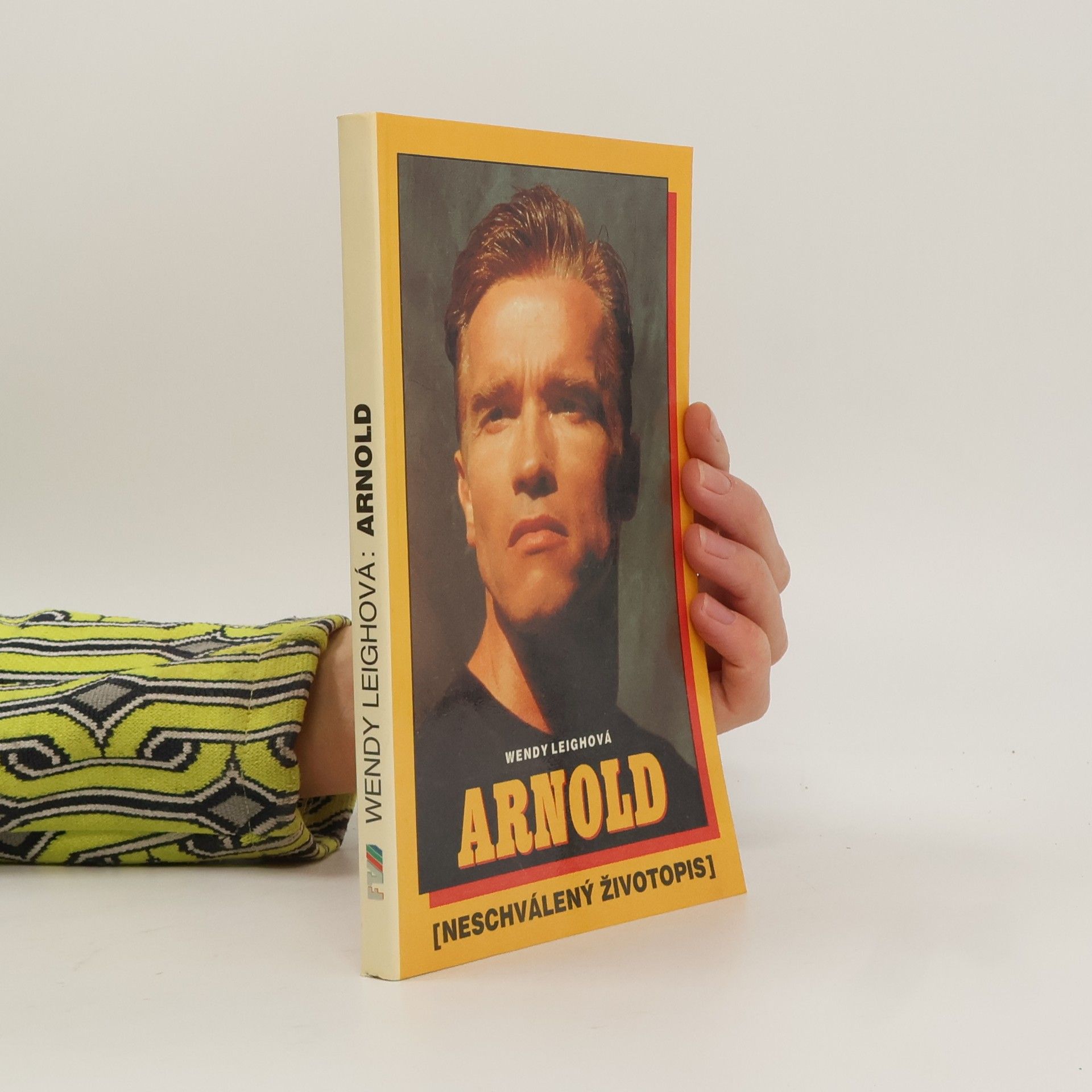 Wendy Leigh Arnold. Neschválený životopis