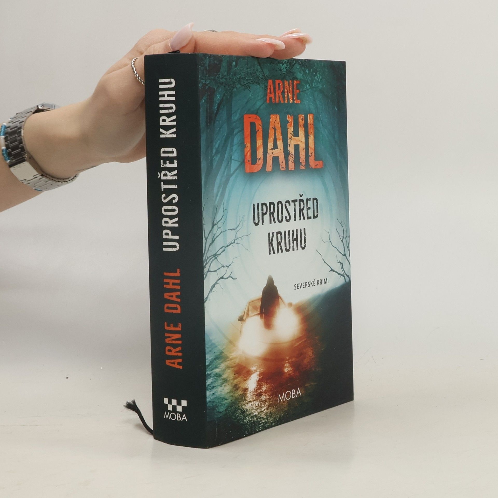 Jan Lennart Arnald Uprostřed kruhu