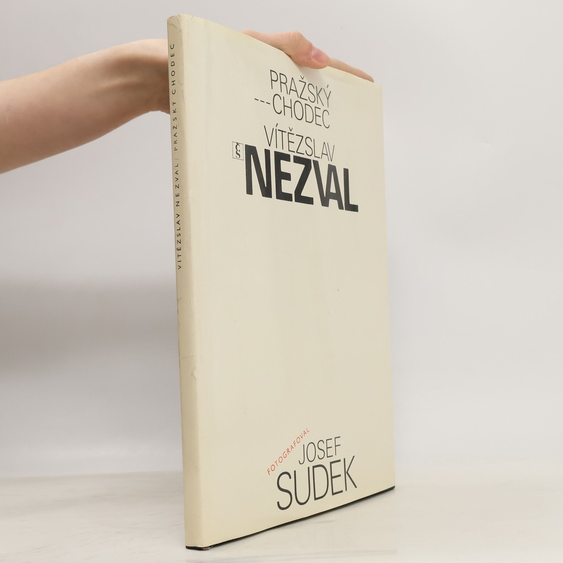 Vítězslav Nezval Pražský chodec