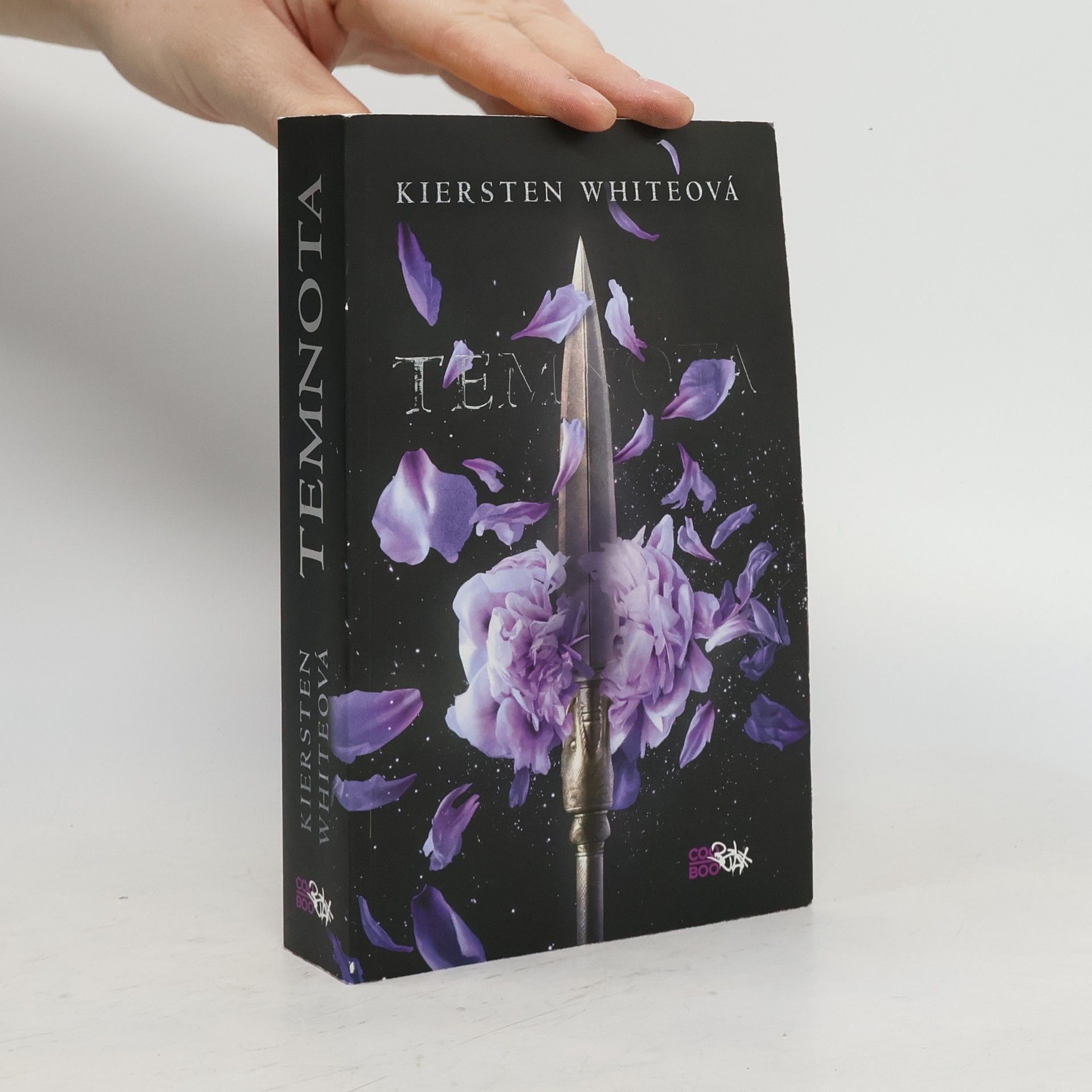 Kiersten White Temnota: Dobyvatelská sága 1