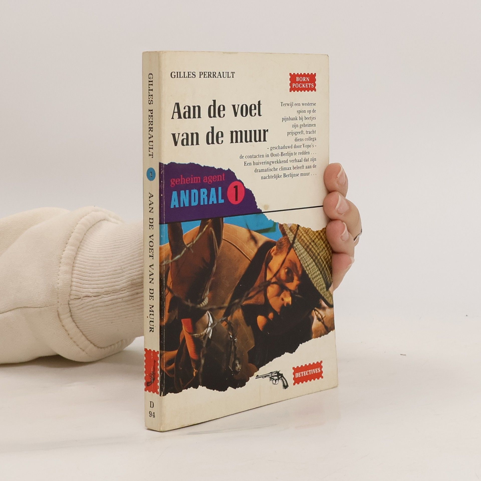 Gilles Perrault Aan de voet van de muur