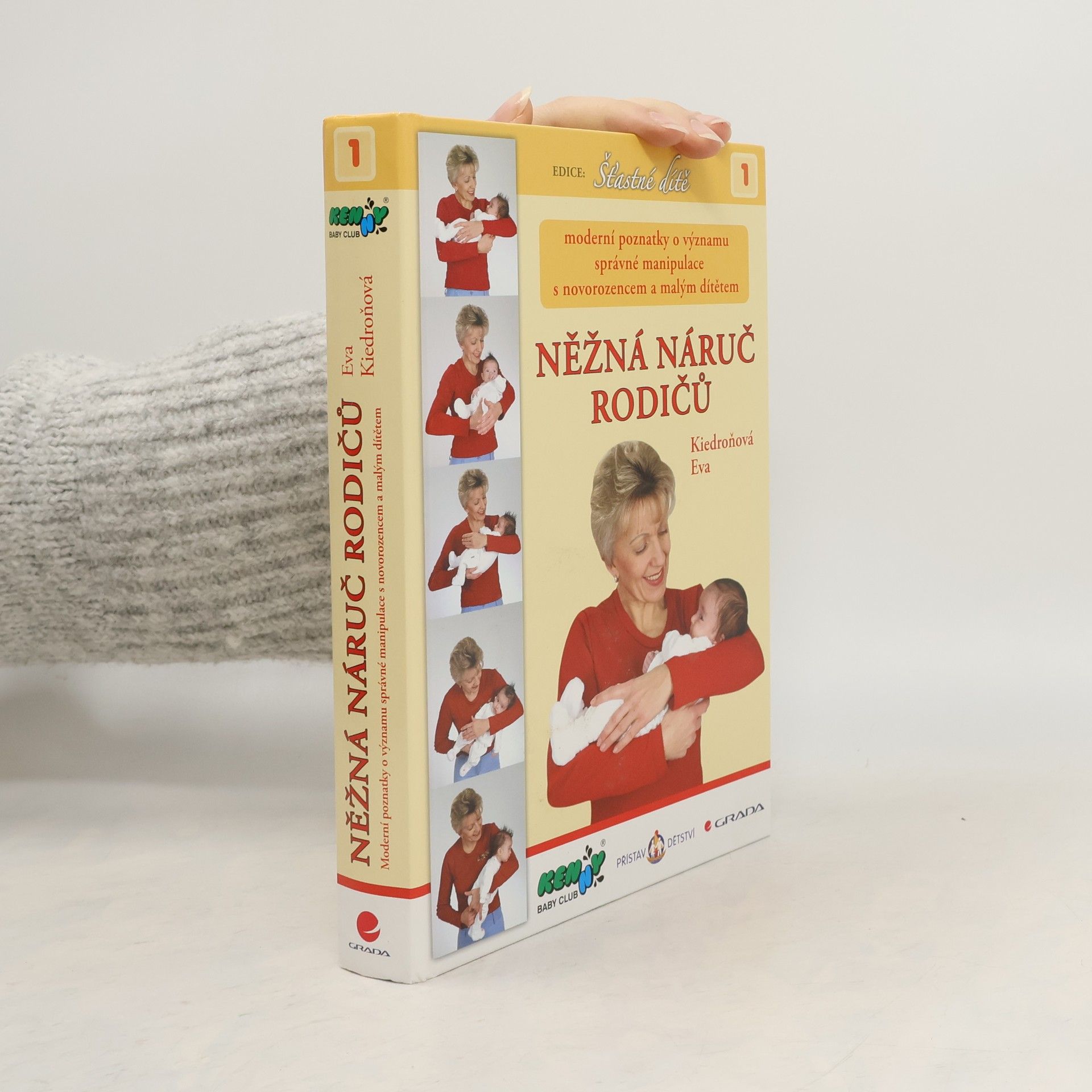 Něžná náruč rodičů