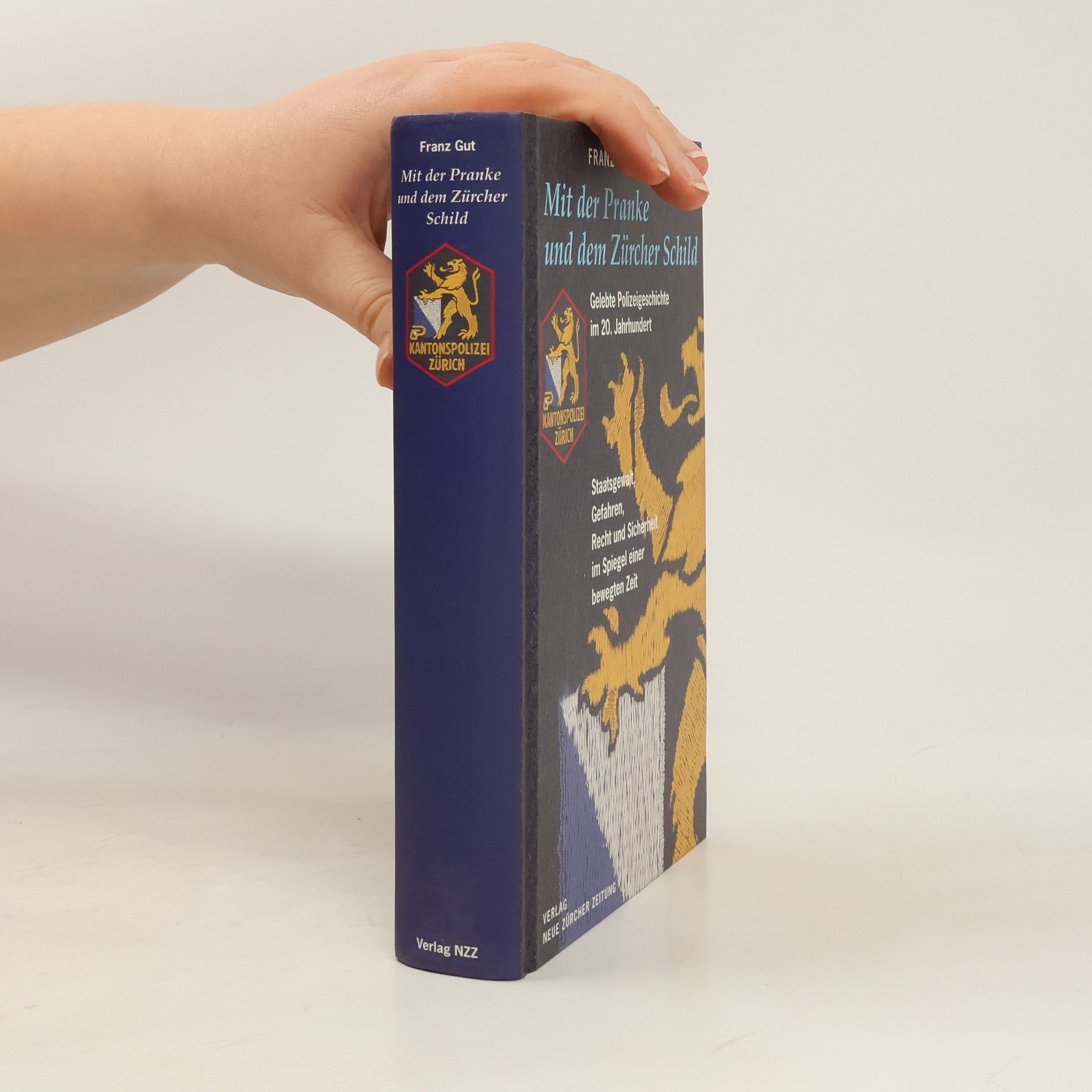 Franz Gut Mit der Pranke und dem Zürcher Schild