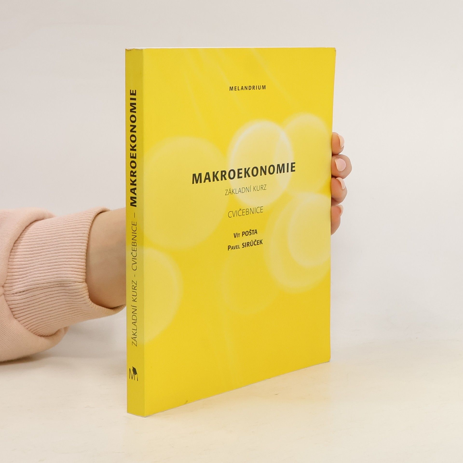 Vít Pošta Makroekonomie: Základní kurz