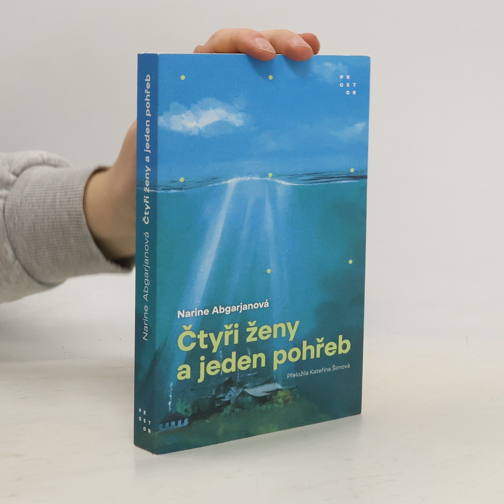 Narine Abgarjan Čtyři ženy a jeden pohřeb