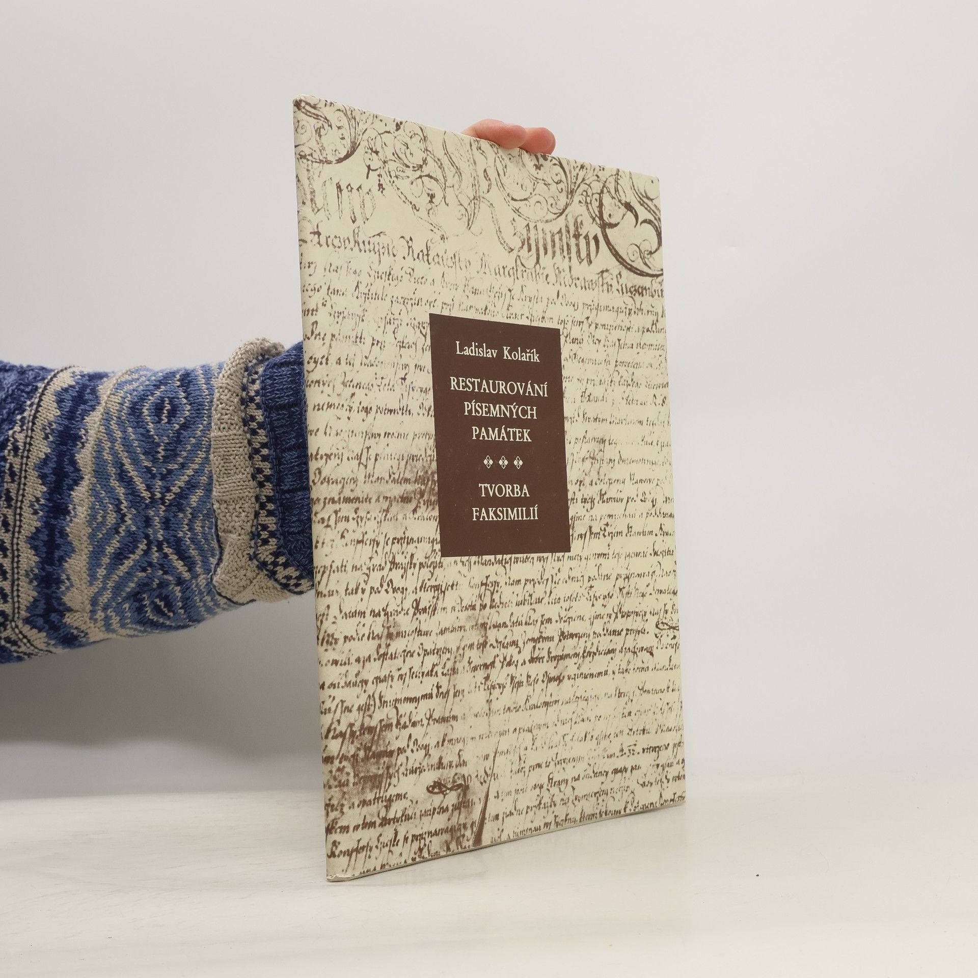 Ladislav Kolařík Restaurování písemných památek a tvorba faksimilií
