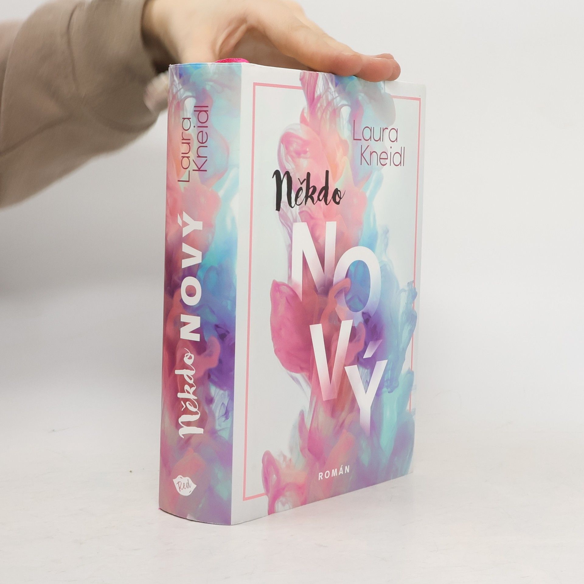 Laura Kneidl Někdo nový