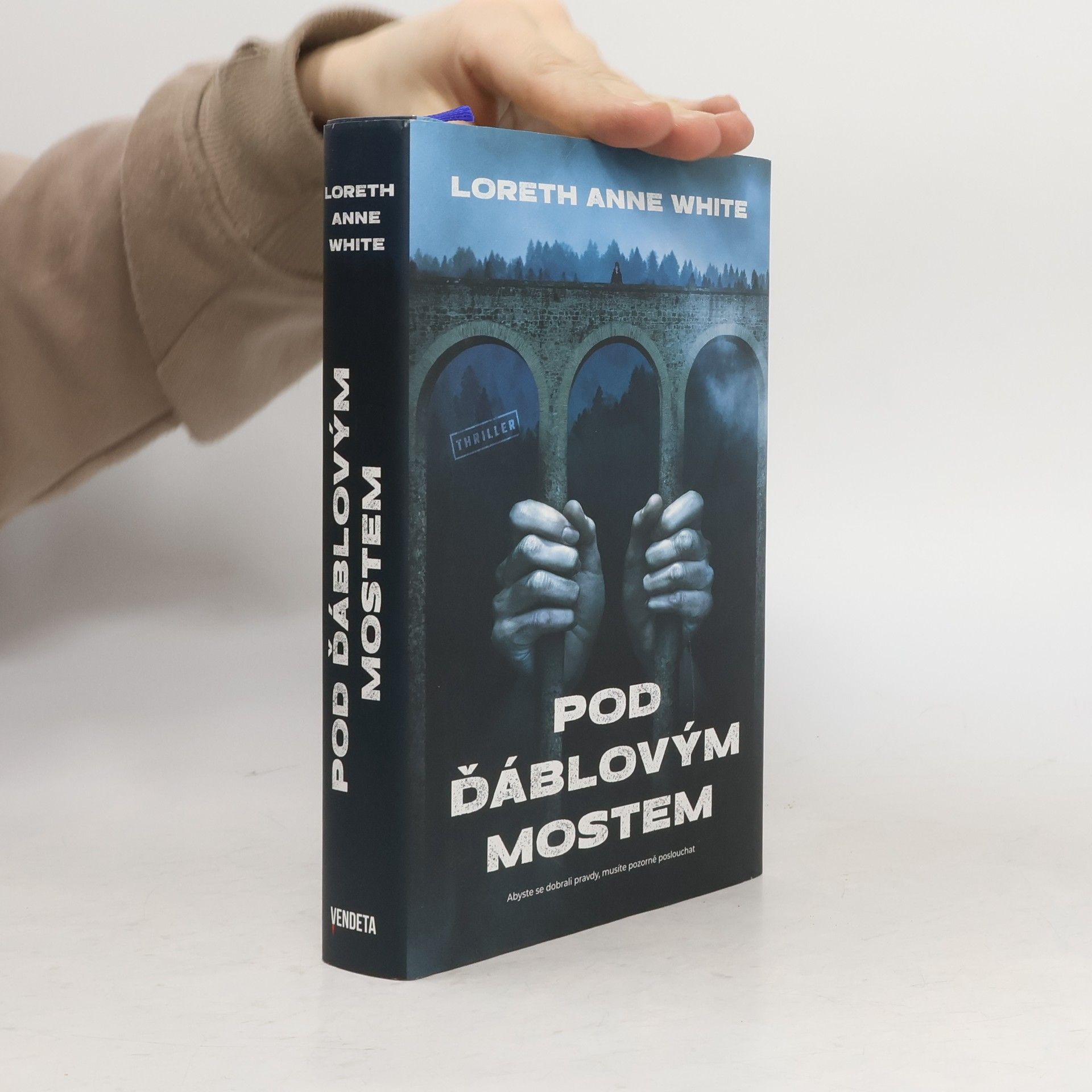 Loreth Anne White Pod ďáblovým mostem