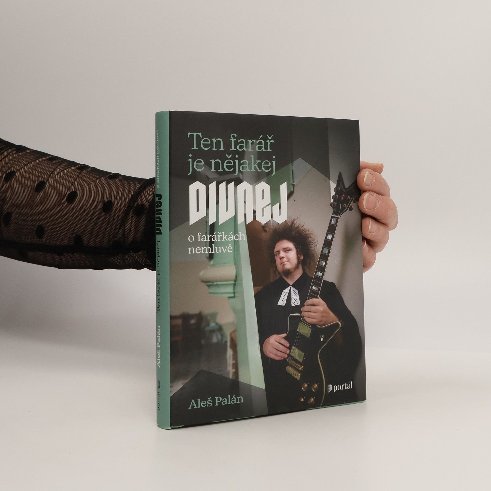 Aleš Palán Ten farář je nějakej divnej, o farářkách nemluvě