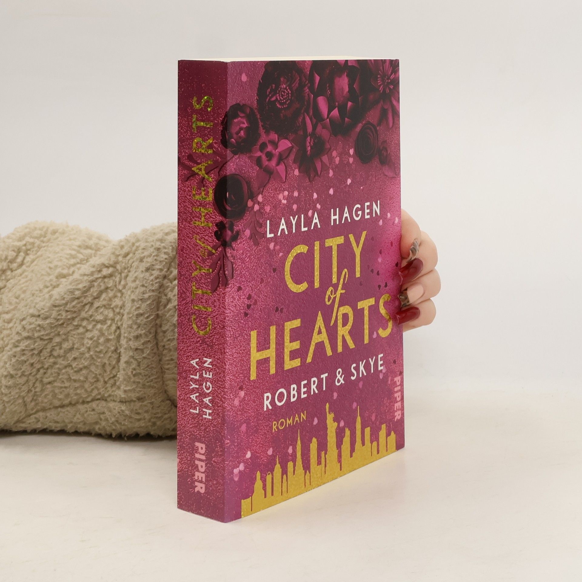 Layla Hagen City of Hearts - Robert & Skye