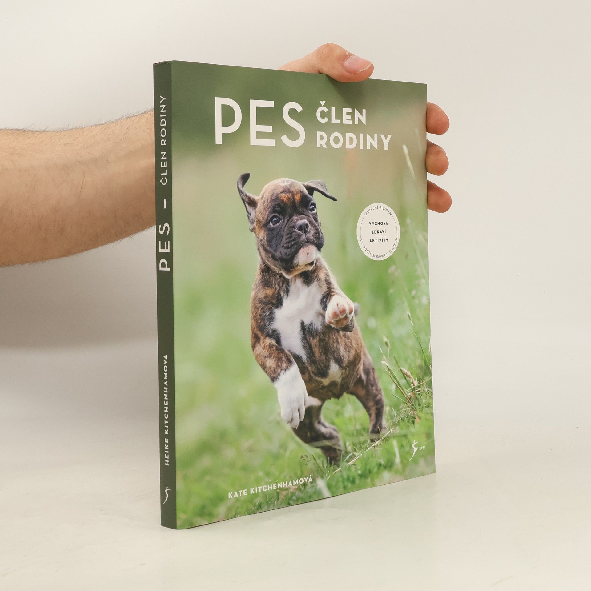 Kate Kitchenham Pes: člen rodiny