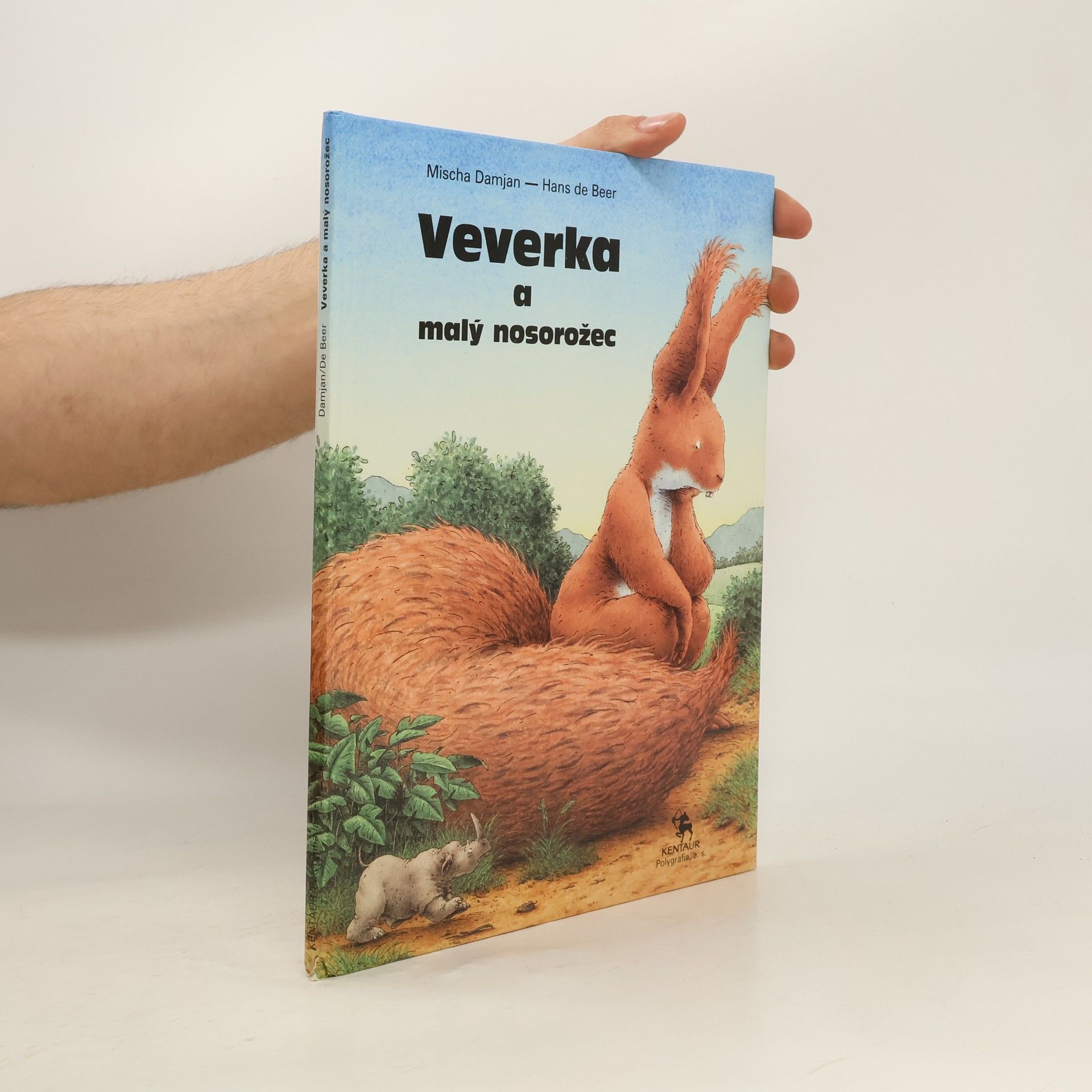 Veverka a malý nosorožec