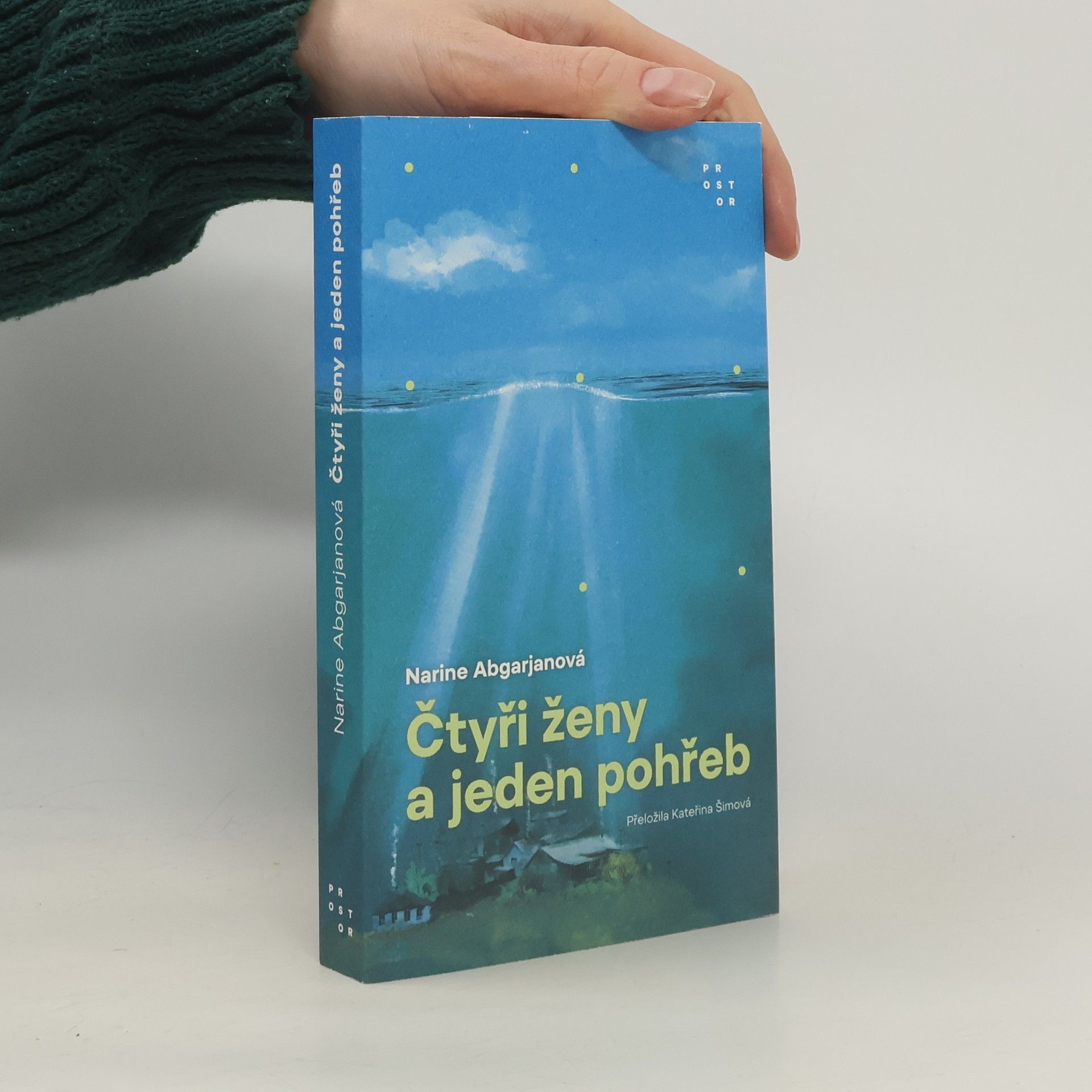Narine Abgaryan Čtyři ženy a jeden pohřeb