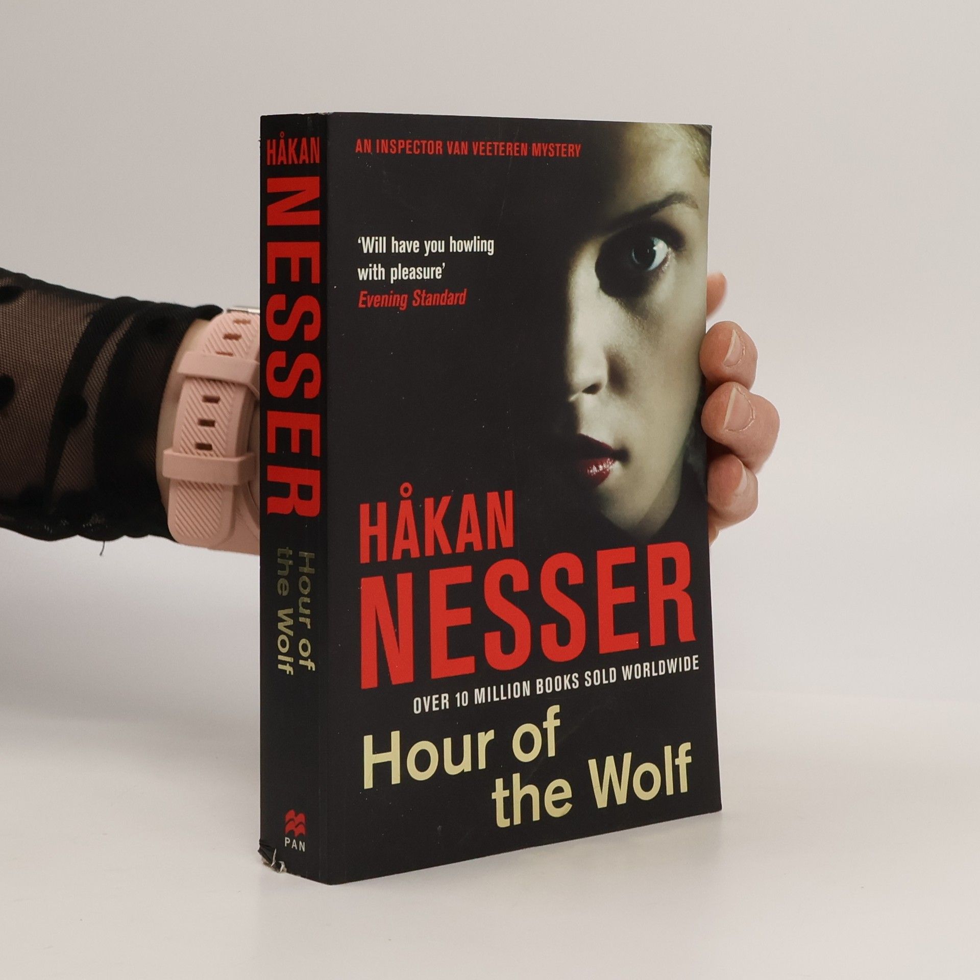 Hakan Nesser Hour of the Wolf. Der unglückliche Mörder, englische Ausgabe .