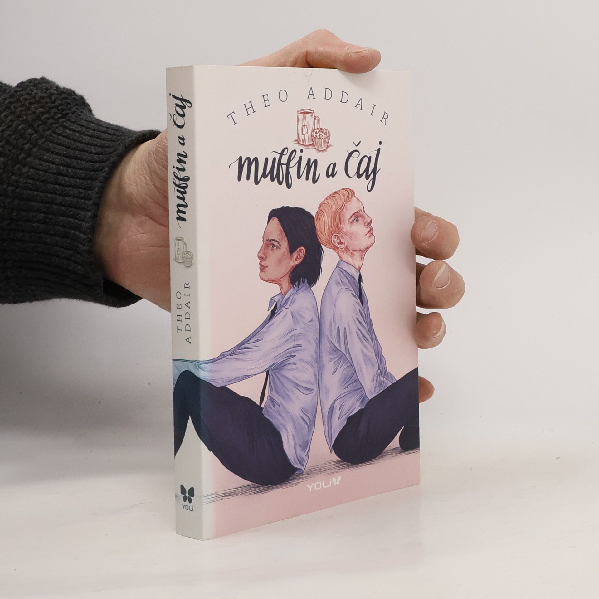 Theo Addair Muffin a čaj