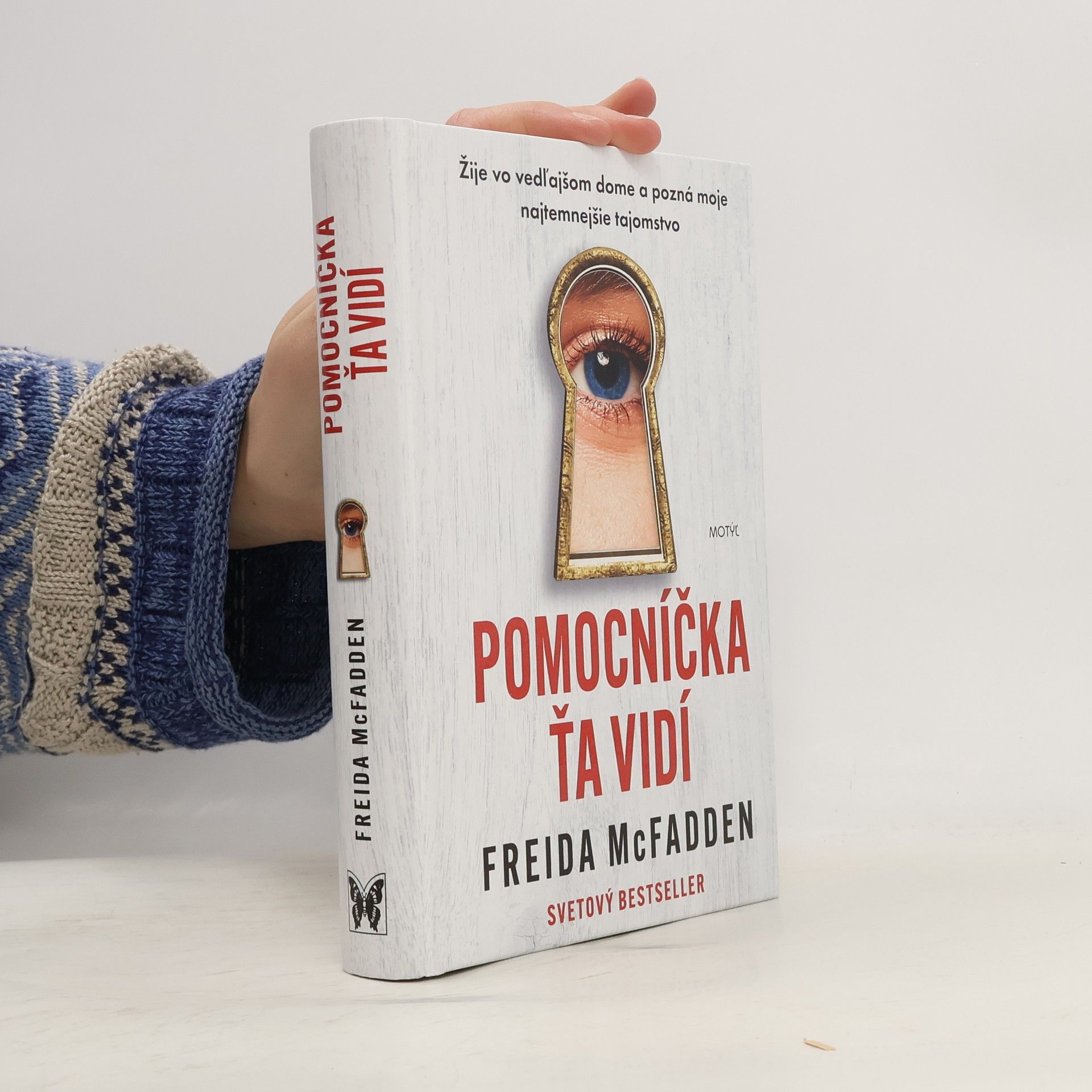 Freida McFaddenová Pomocníčka ťa vidí