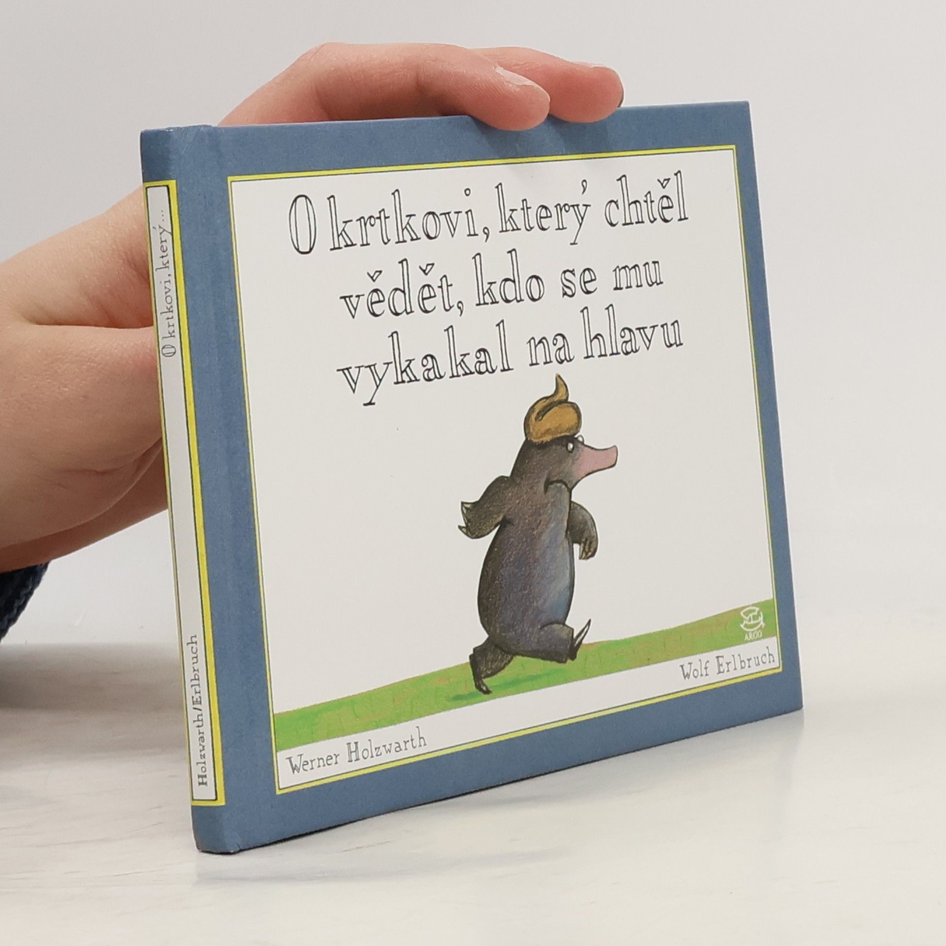 Werner Holzwarth O krtkovi, který chtěl vědět, kdo se mu vykakal na hlavu