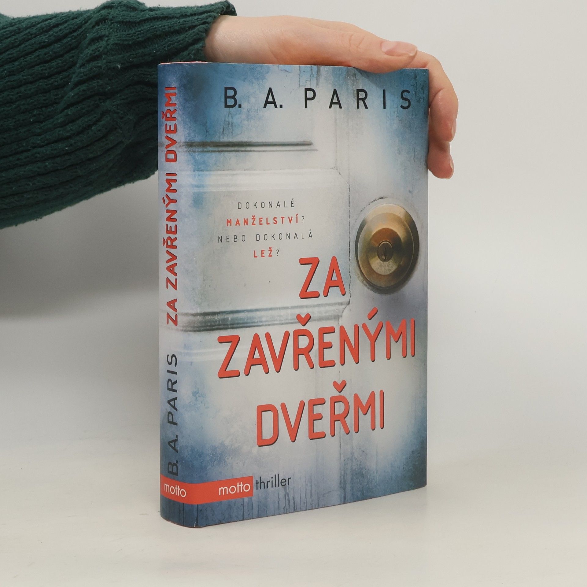 B.A. Paris Za zavřenými dveřmi