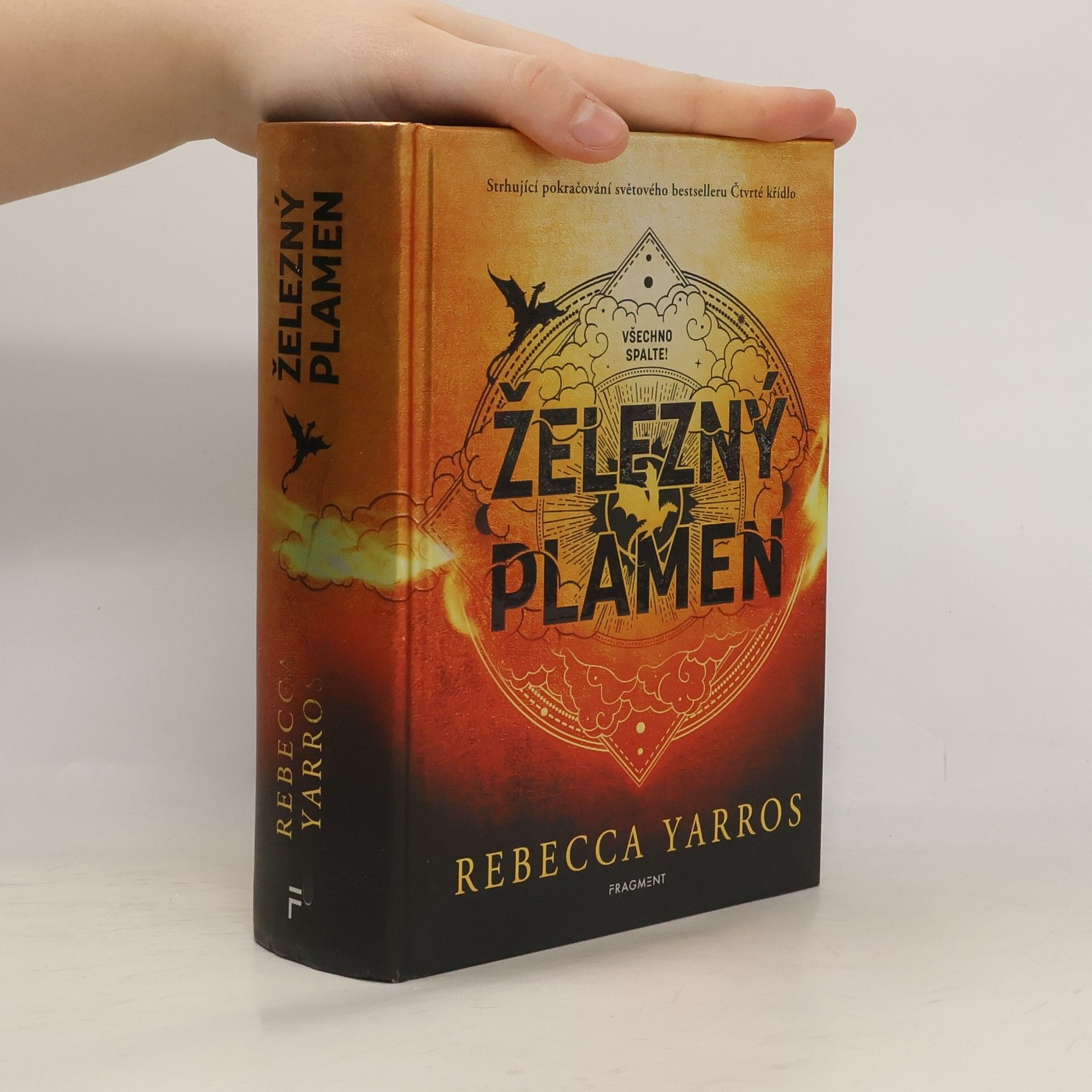 Rebecca Yarros Železný plamen