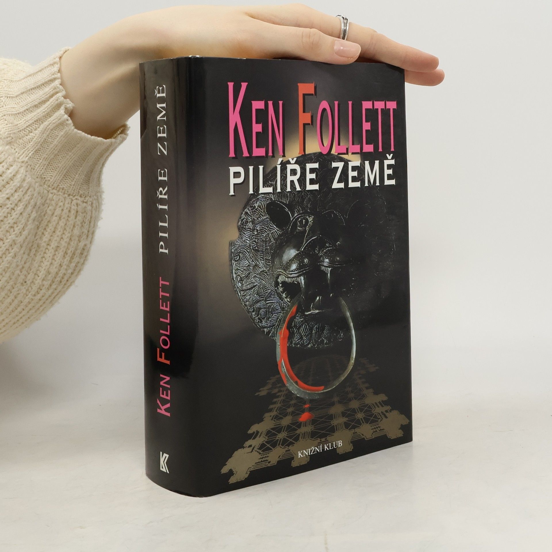 Ken Follett Pilíře země