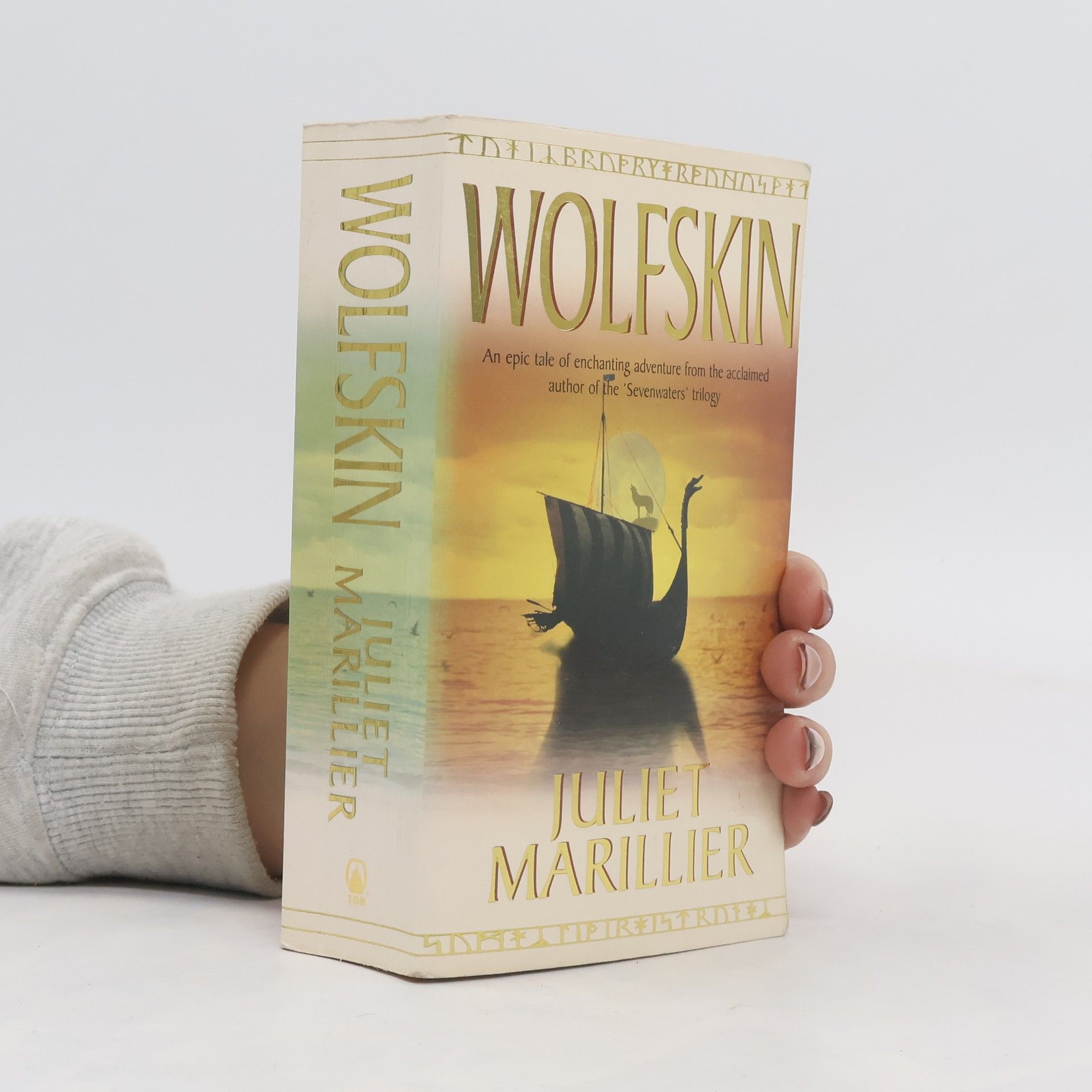 Juliet Marillier Wolfskin