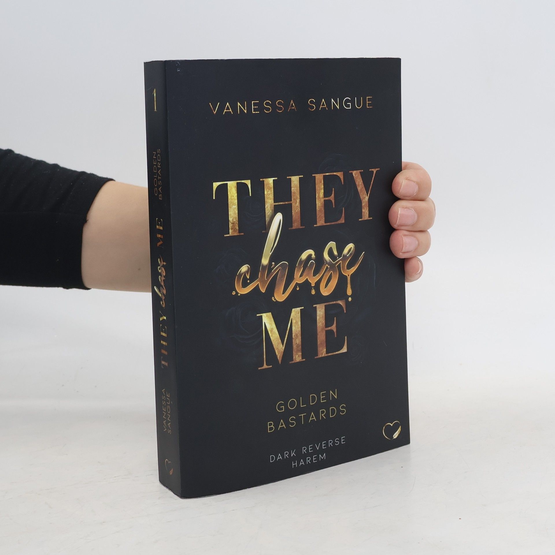 Vanessa Sangue Golden Bastards - 1: They Chase Me