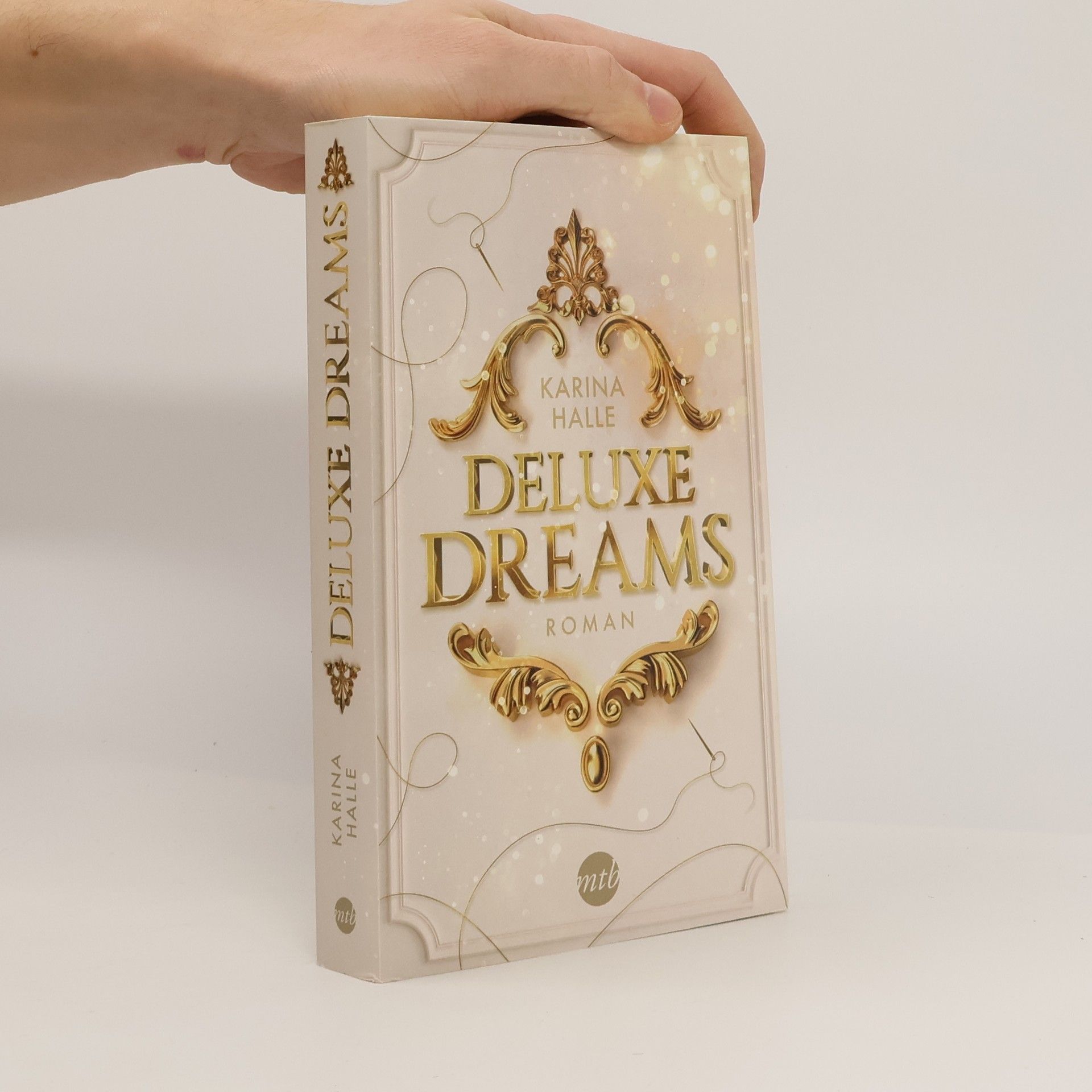 Karina Halle Deluxe Dreams