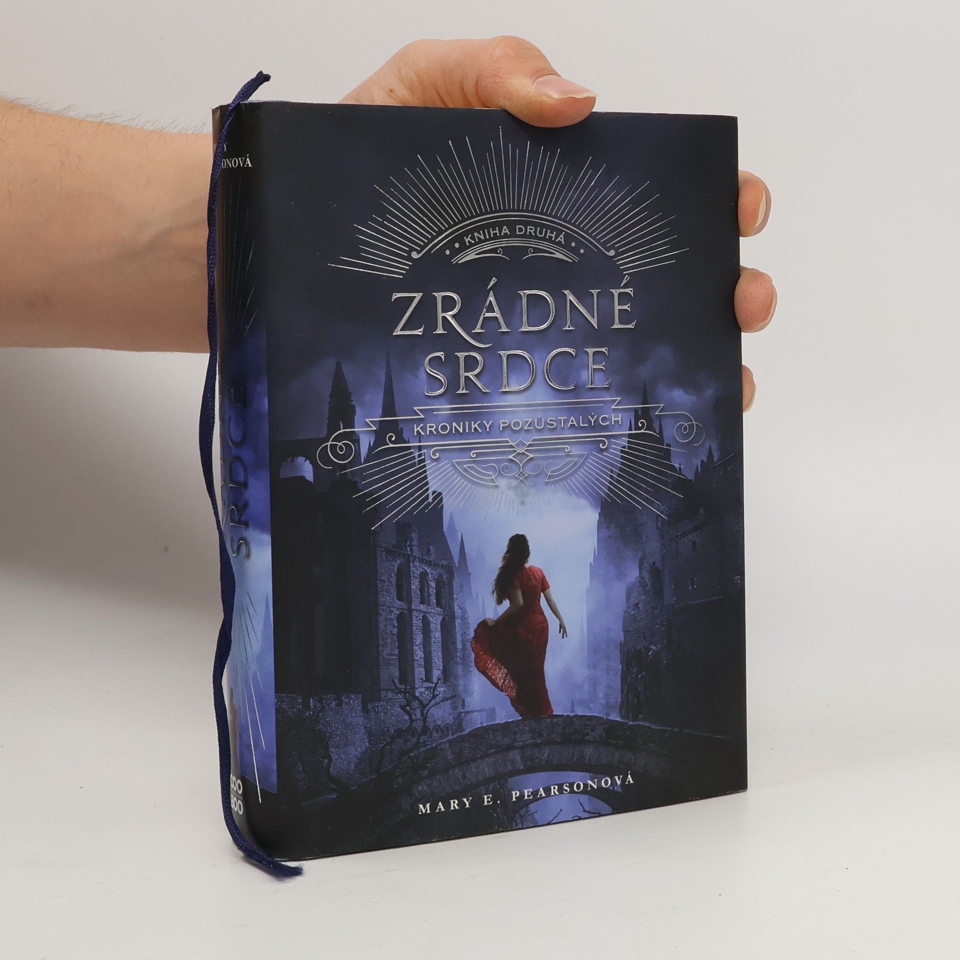 Mary E. Pearson Zrádné srdce. Kroniky pozůstalých. Kniha druhá