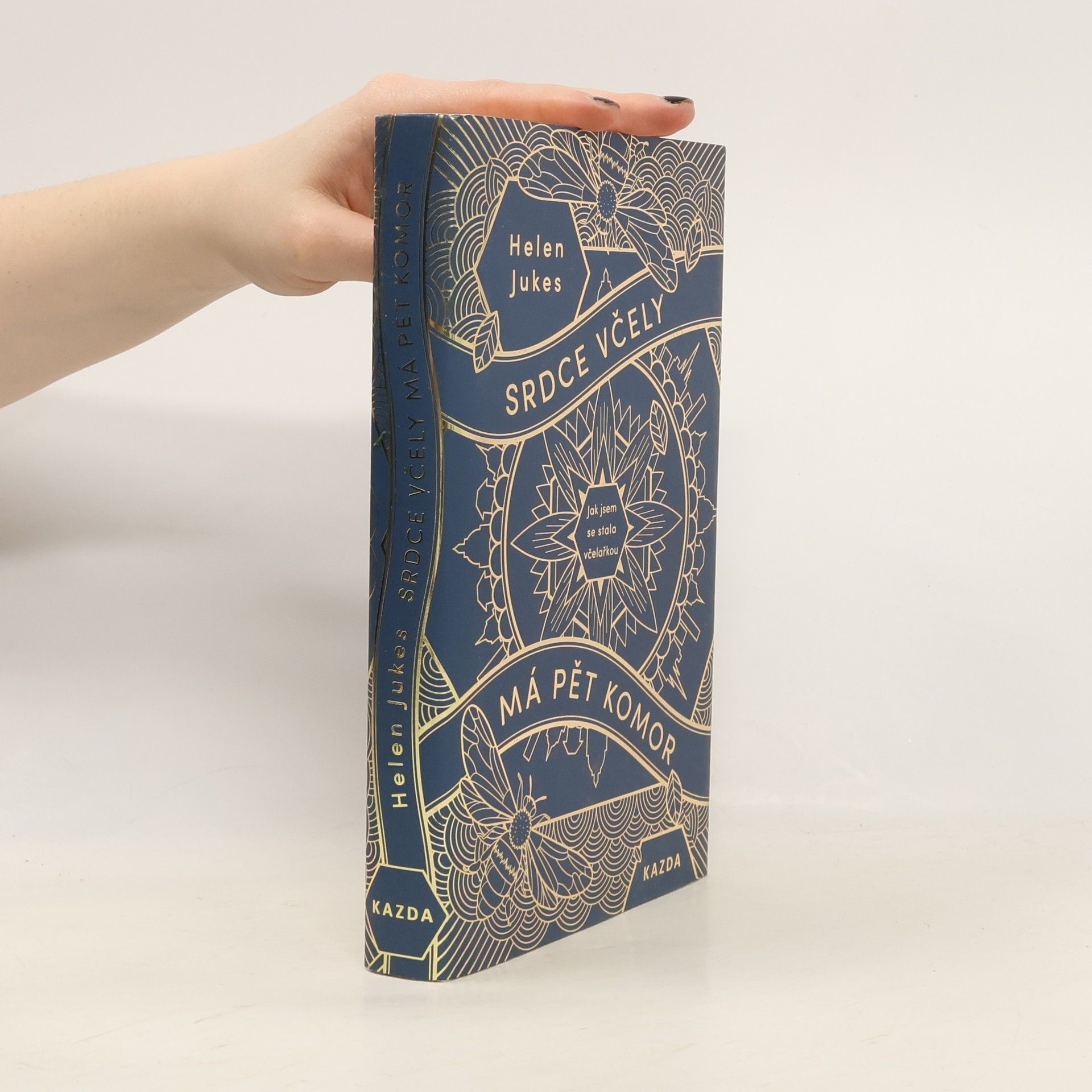 Helen Jukes Srdce včely má pět komor