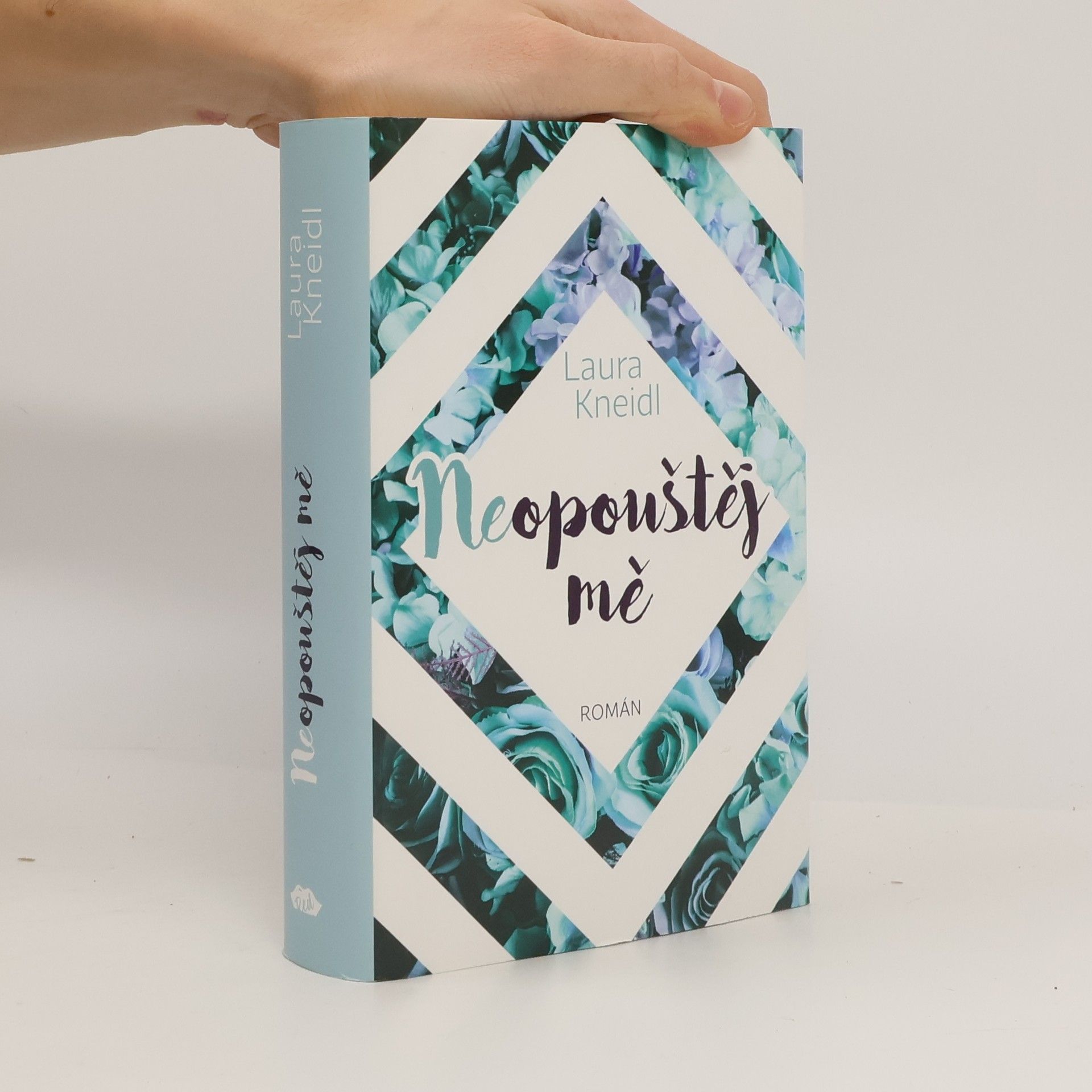 Laura Kneidl Neopouštěj mě