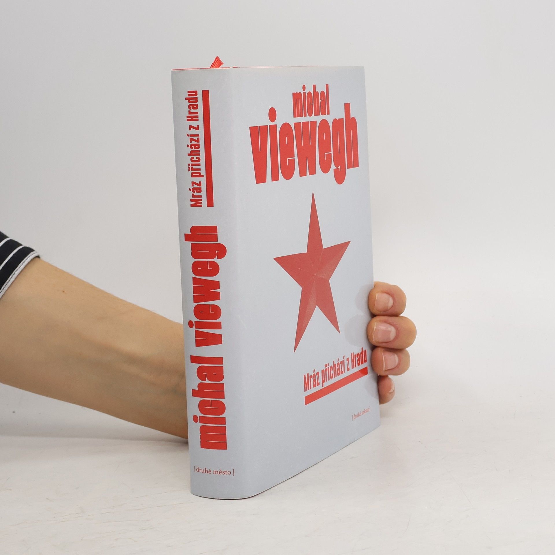 Michal Viewegh Mráz přichází z Hradu