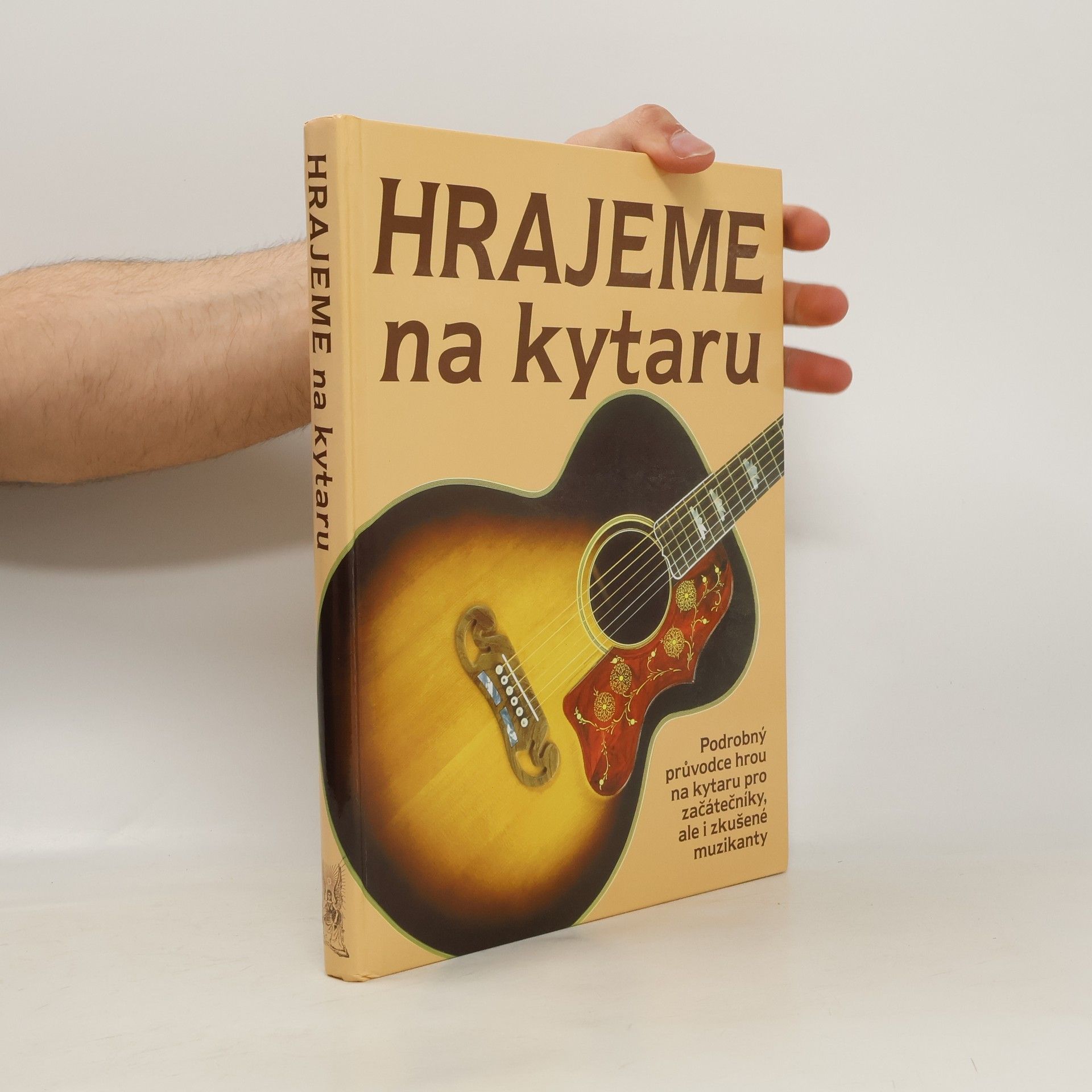 Pavel Dan Hrajeme na kytaru
