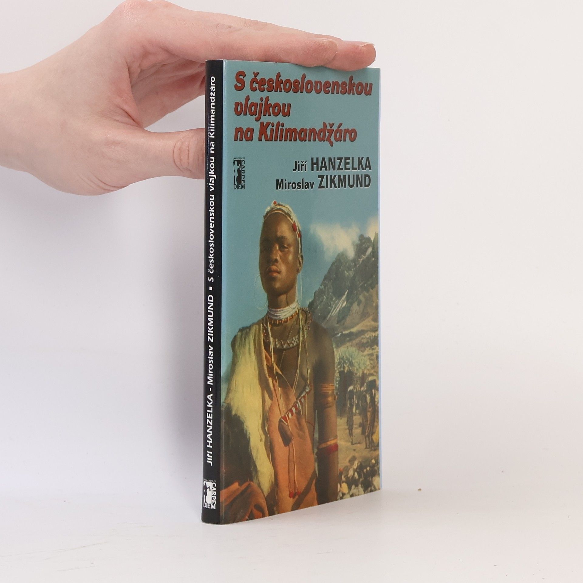 Jiří Hanzelka S československou vlajkou na Kilimandžáro