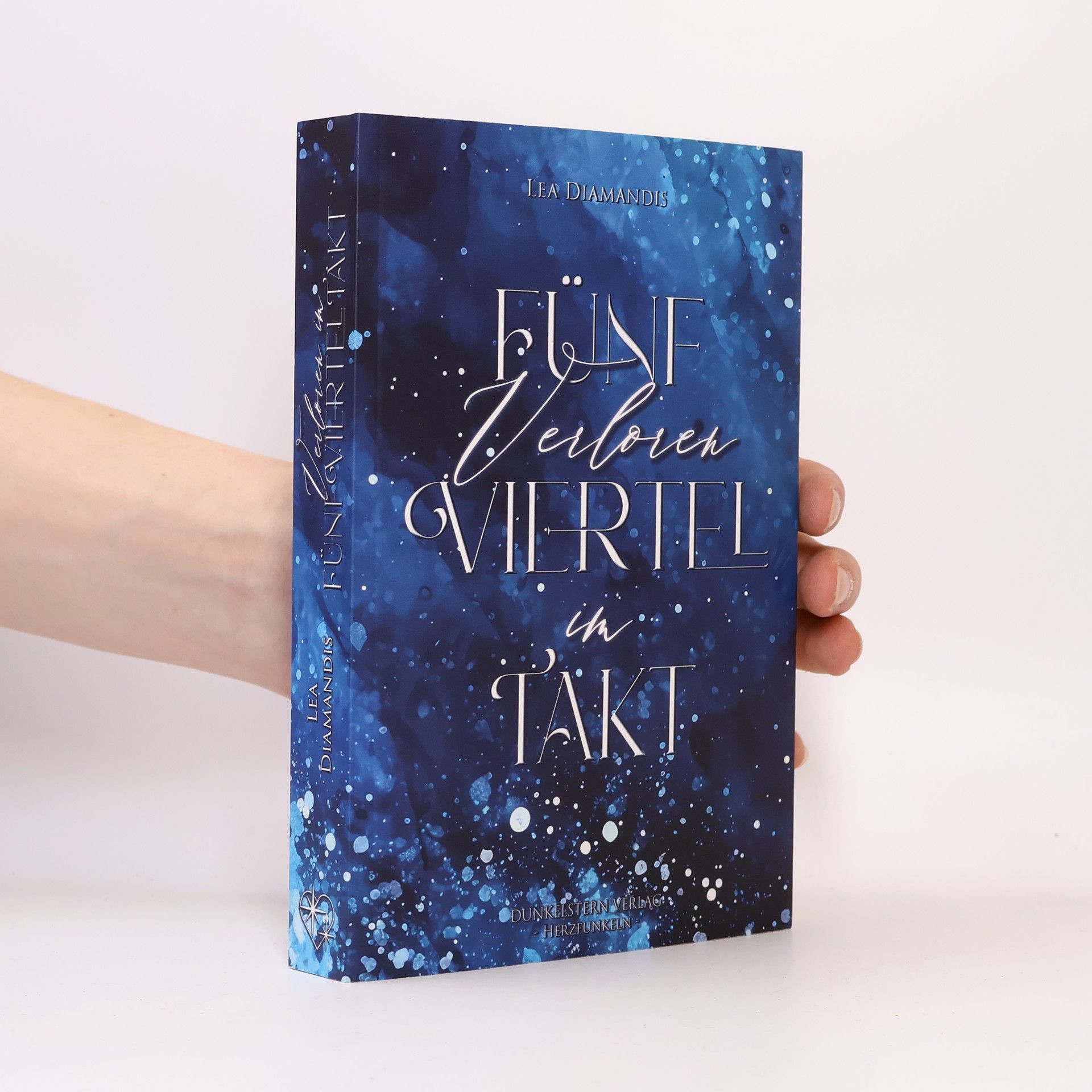 Lea Diamandis Verloren im Fünfvierteltakt. Poetischer Contemporary Roman über zarte Gefühle und ein schweres Schicksal